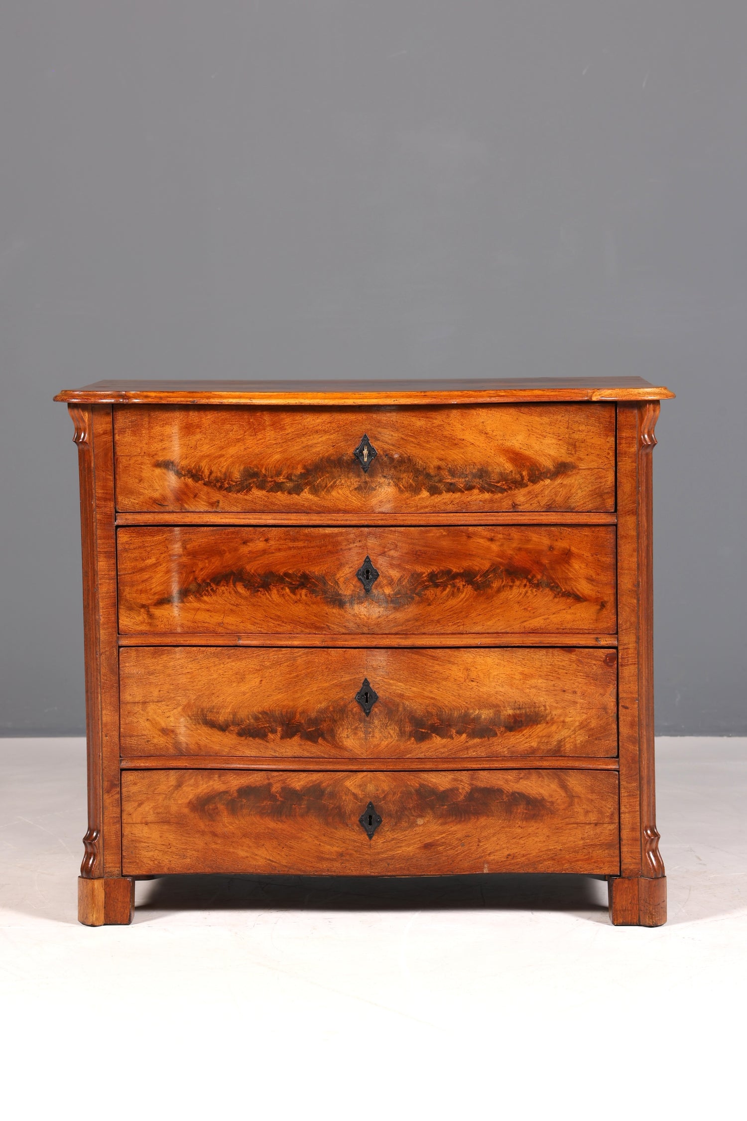 Stilvolle Louis Philippe Kommode Nussbaum Gründerzeit Schubladenkommode um 1890