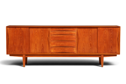 Hauptstadt Möblerei Dyrlund Mid Century Sideboard aus Teakholz mit Schiebetüren und Schubladen im dänischen Design