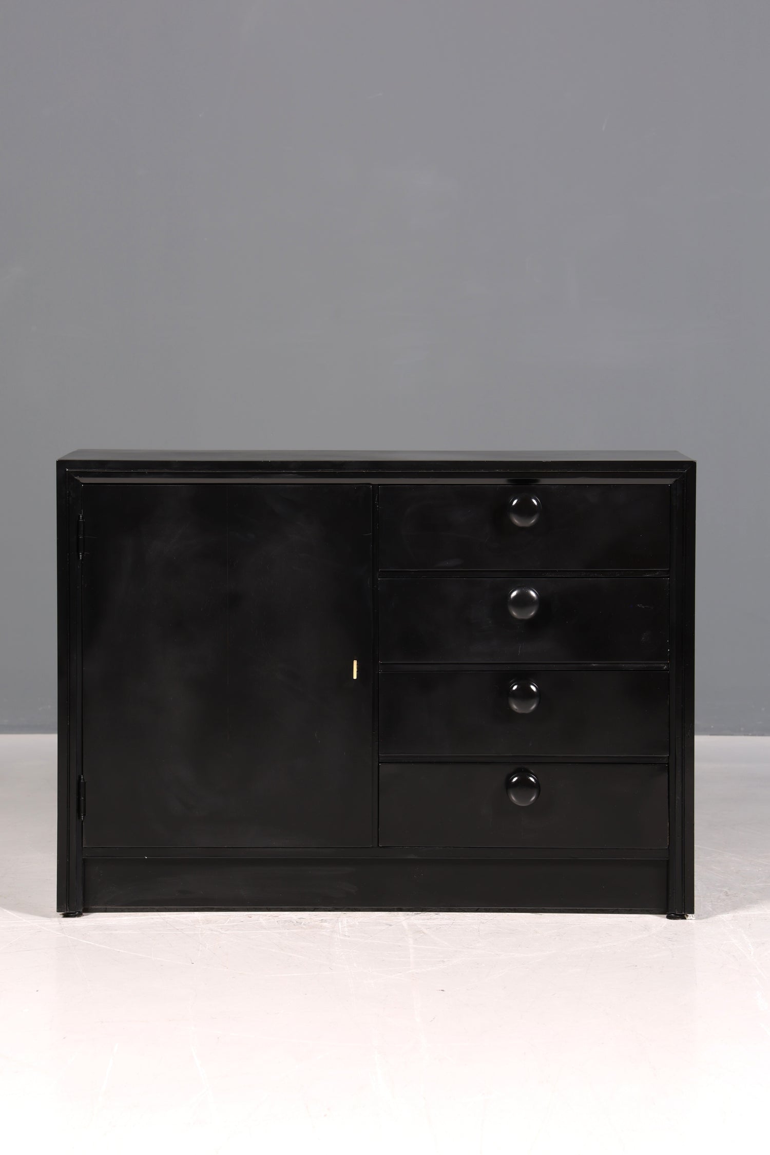 Beautiful Art Deco style sideboard circa 1940, chest of drawers, cabinet