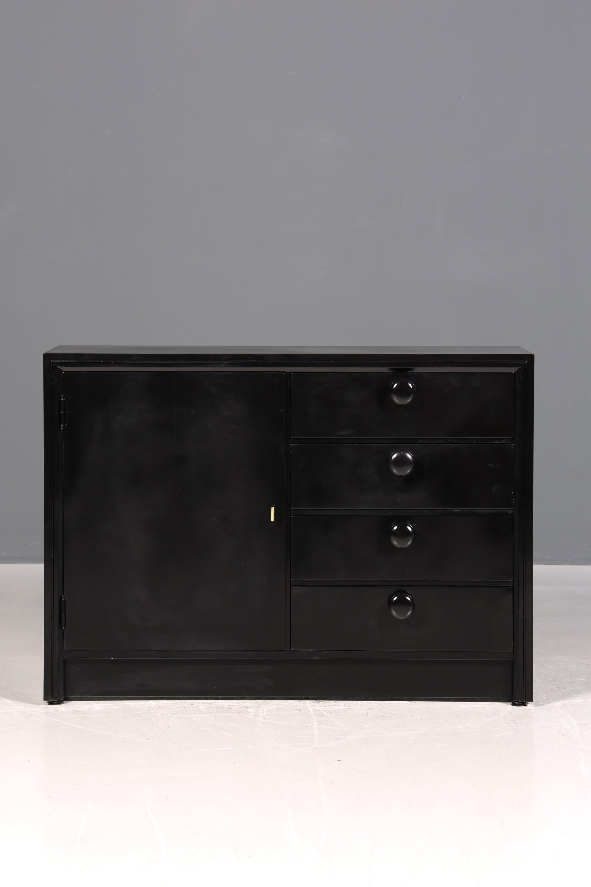 Beautiful Art Deco style sideboard circa 1940, chest of drawers, cabinet