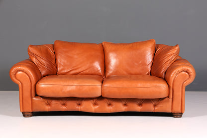 Wunderschönes Chesterfield Design Sofa Englisches echt Leder Couch Cognac Lounge Sofa