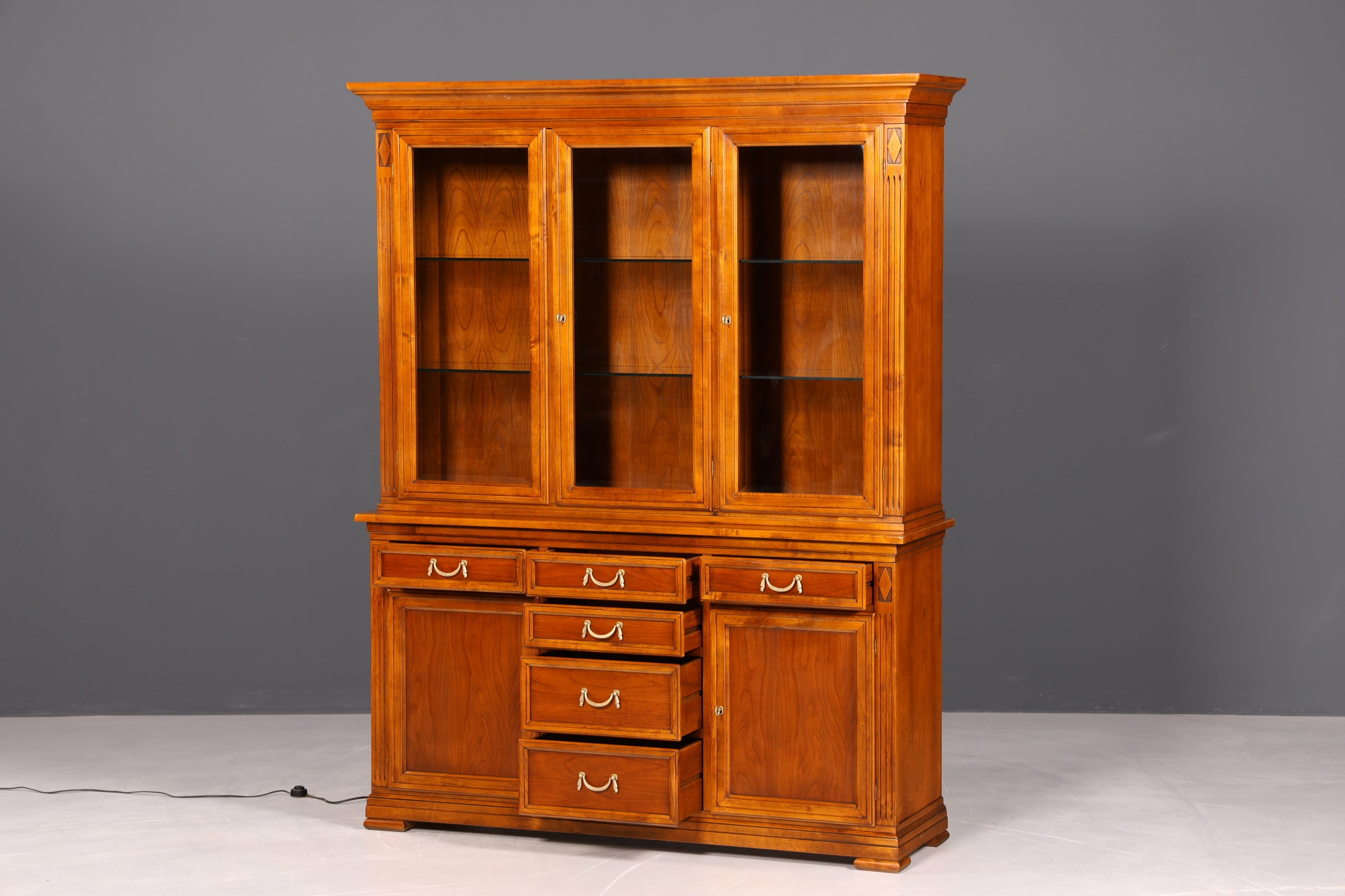 Traumhafte Original Selva Vitrine Antik Stil massiv Holz Buffet Villa Borghese Schrank Bibliothek
