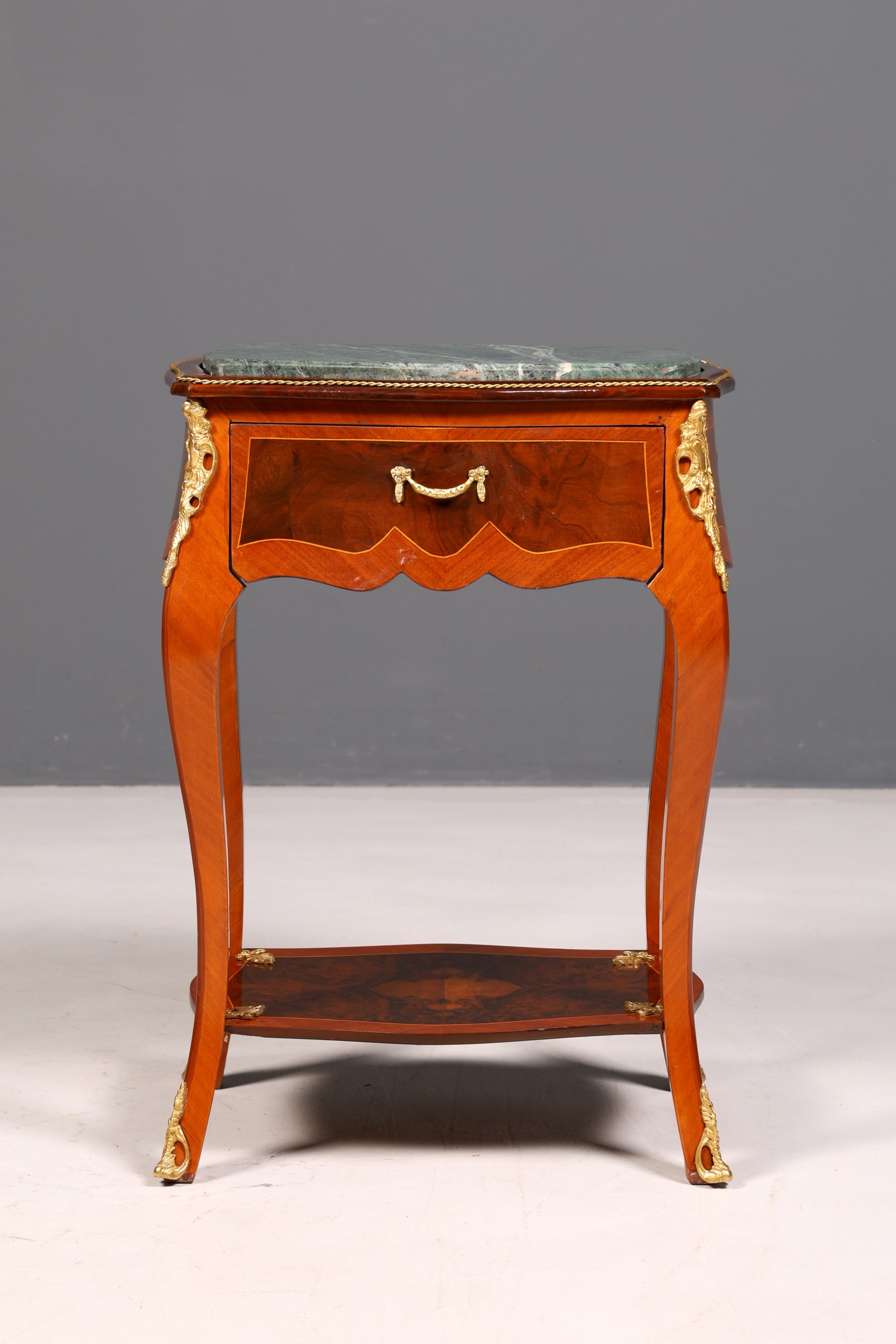 Prachtige Louis XV-bijzettafel in barokstijl, marmeren commode en telefoontafel