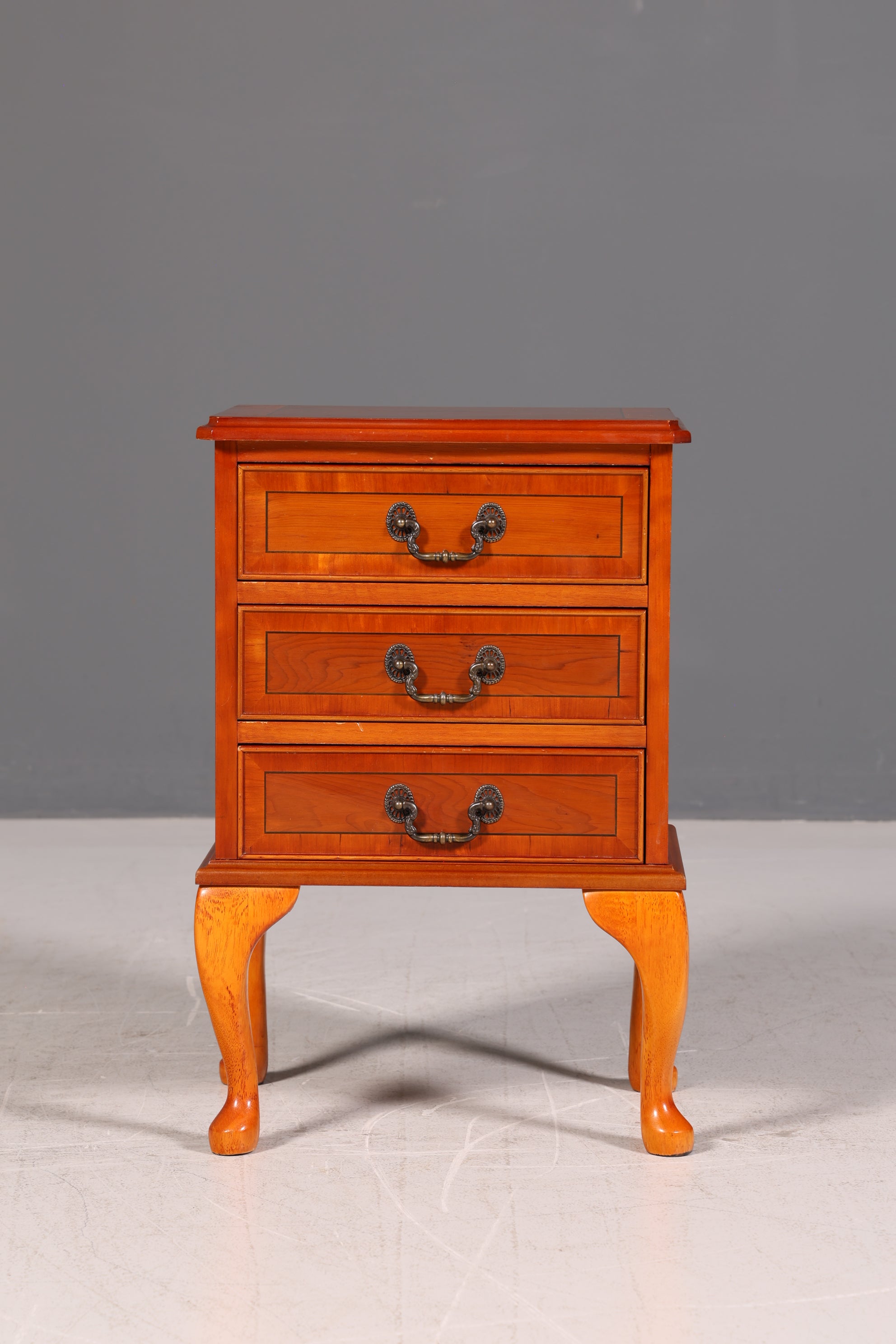Wunderschöner Englischer Nachttisch Kommode Kirschholz 3 Schubladen Queen Anne Beistelltisch Antik Stil Vintage