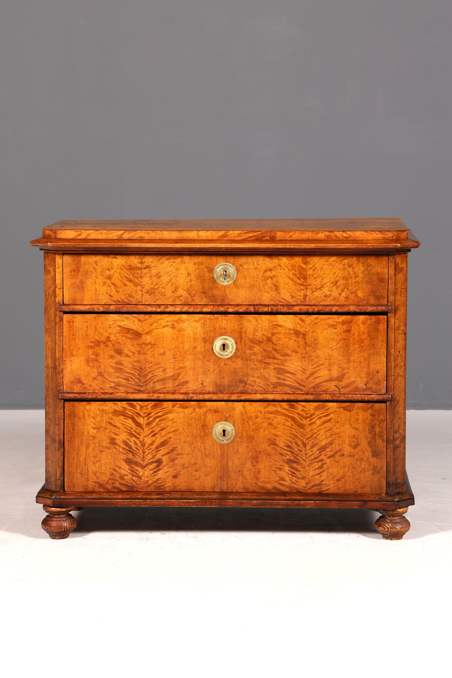 G327 Finish Wunderschöne Gründerzeit Kommode Jugendstil Antik Sideboard Schubladenkommode Wäschekommode (Kopie)