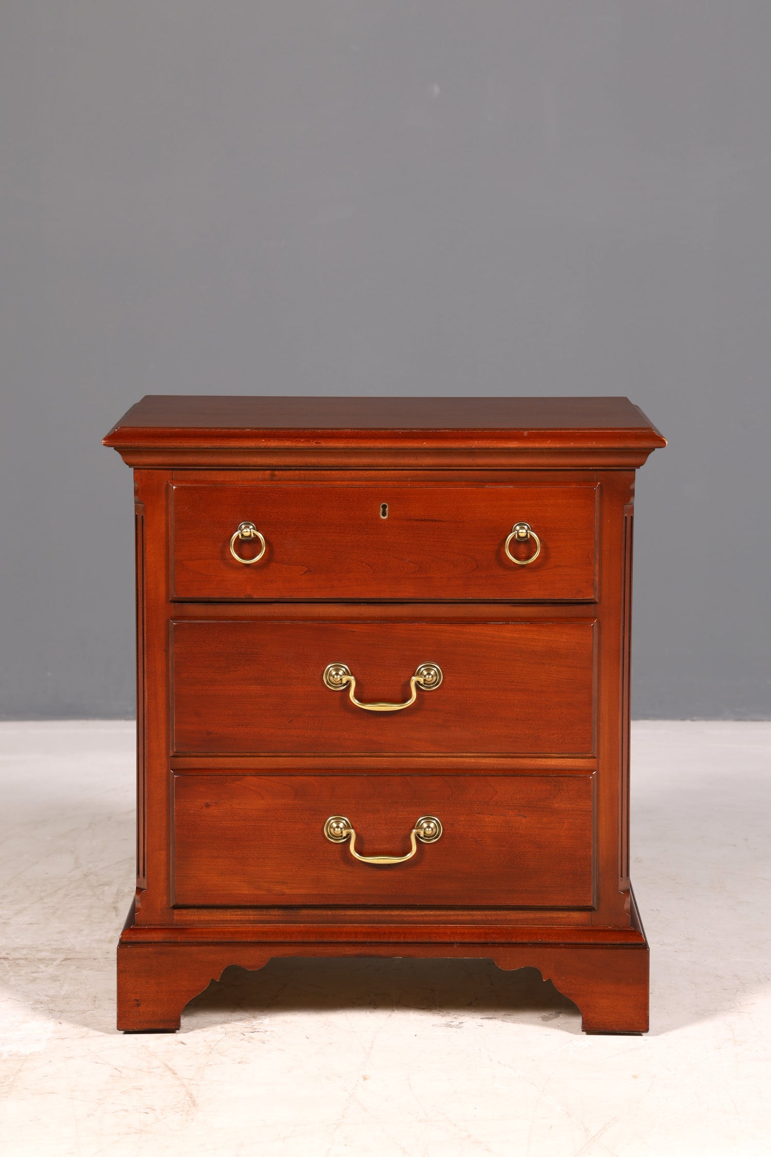 Edle Drexel Heritage Kommode Antik Stil Nachttisch USA Schubladenkommode 2 von 2