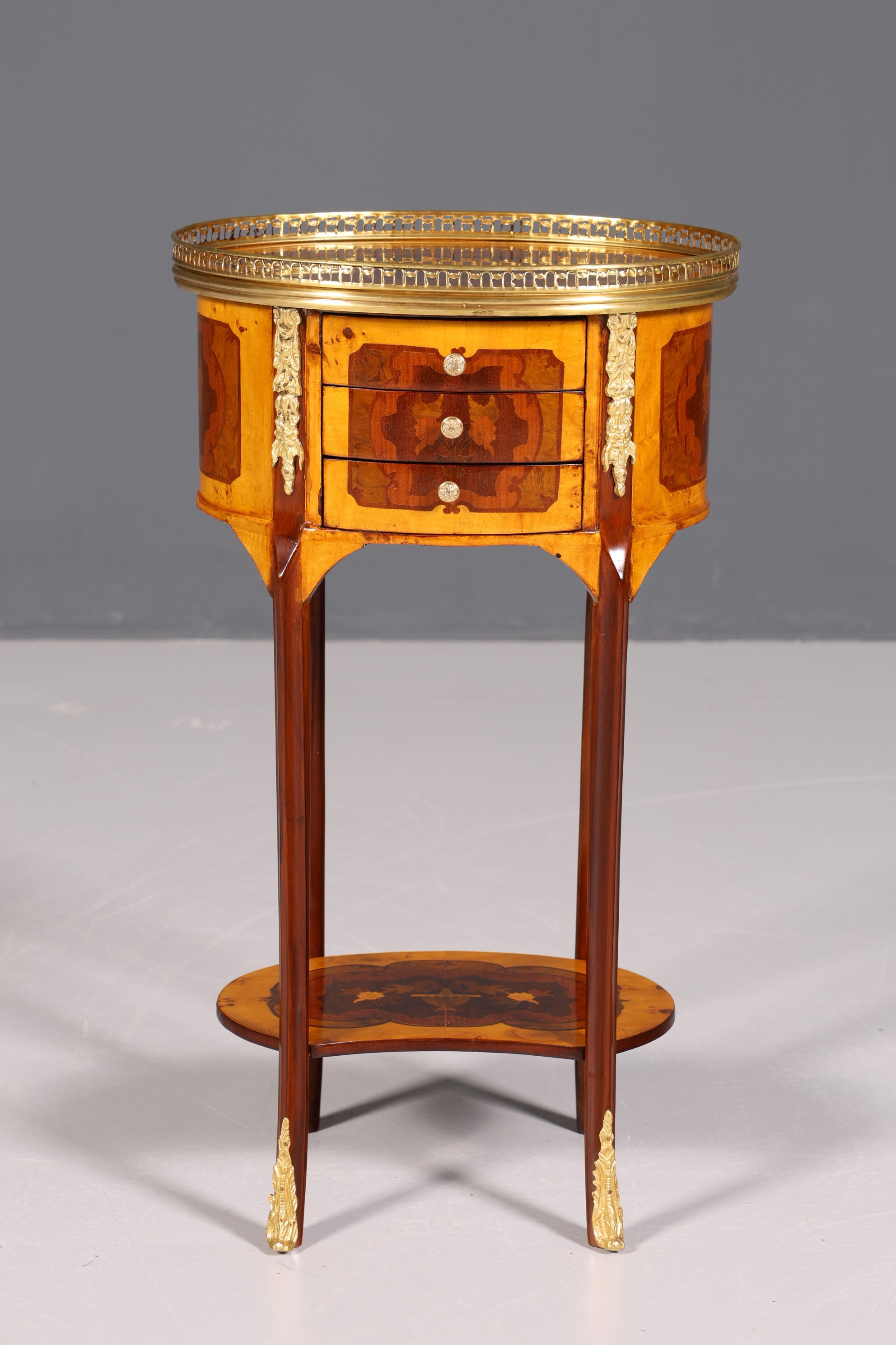 Traumhafter Barock Louis XV Stil Beistelltisch Ablagetisch massiv Kommode Antik Stil