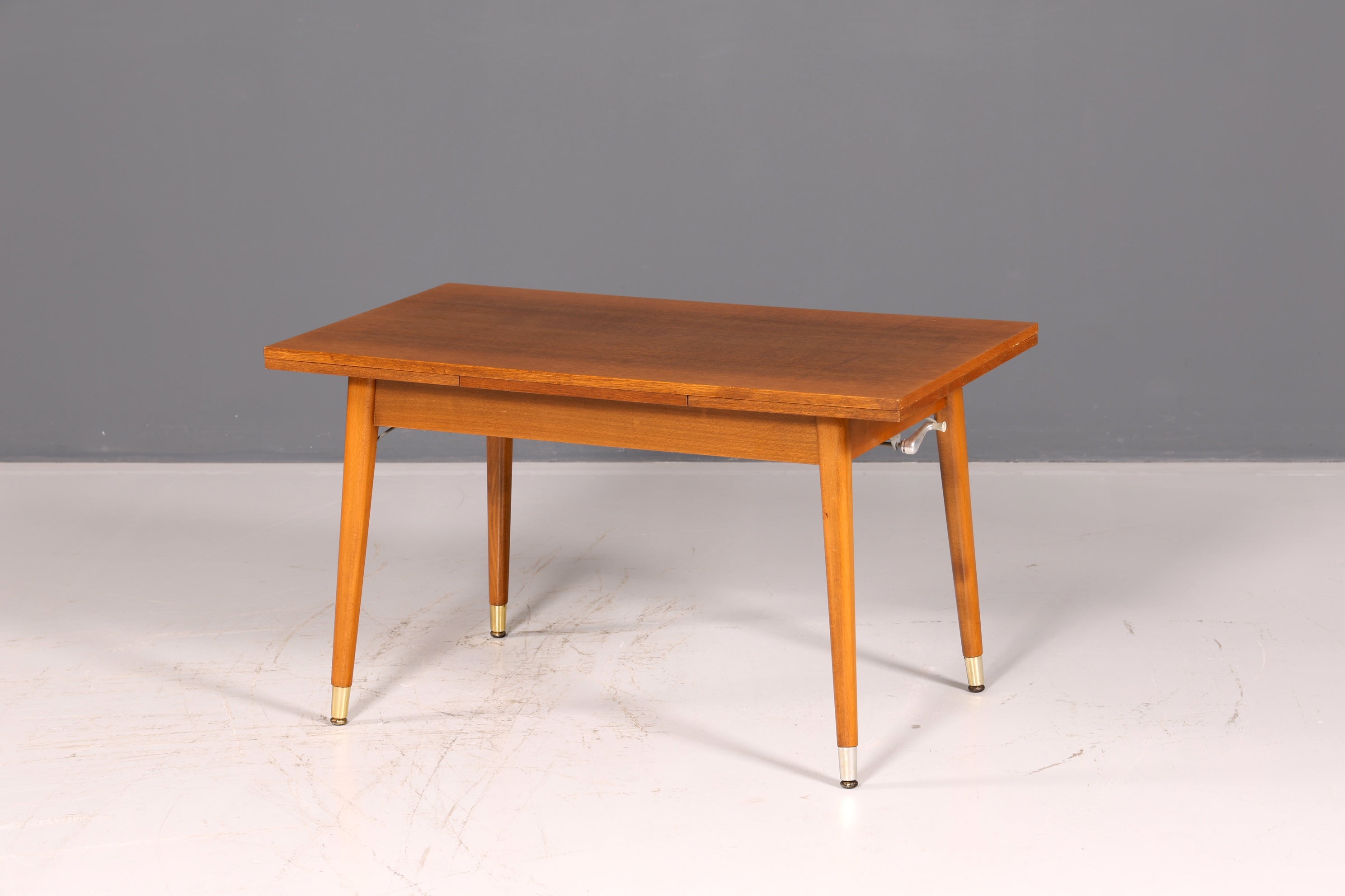 Prachtige midcentury-keukentafel, vintage uitschuifbare en in hoogte verstelbare eettafel uit de jaren 60 van hout