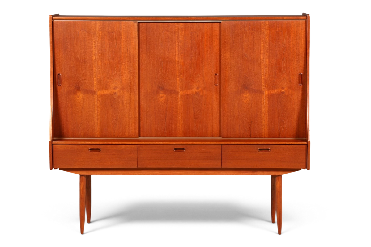Hauptstadt Möblerei Mid Century Highboard aus Teakholz mit Schiebetüren und Schubladen im dänischen Design