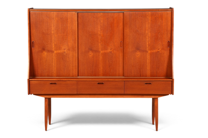 Hauptstadt Möblerei Mid Century Highboard aus Teakholz mit Schiebetüren und Schubladen im dänischen Design