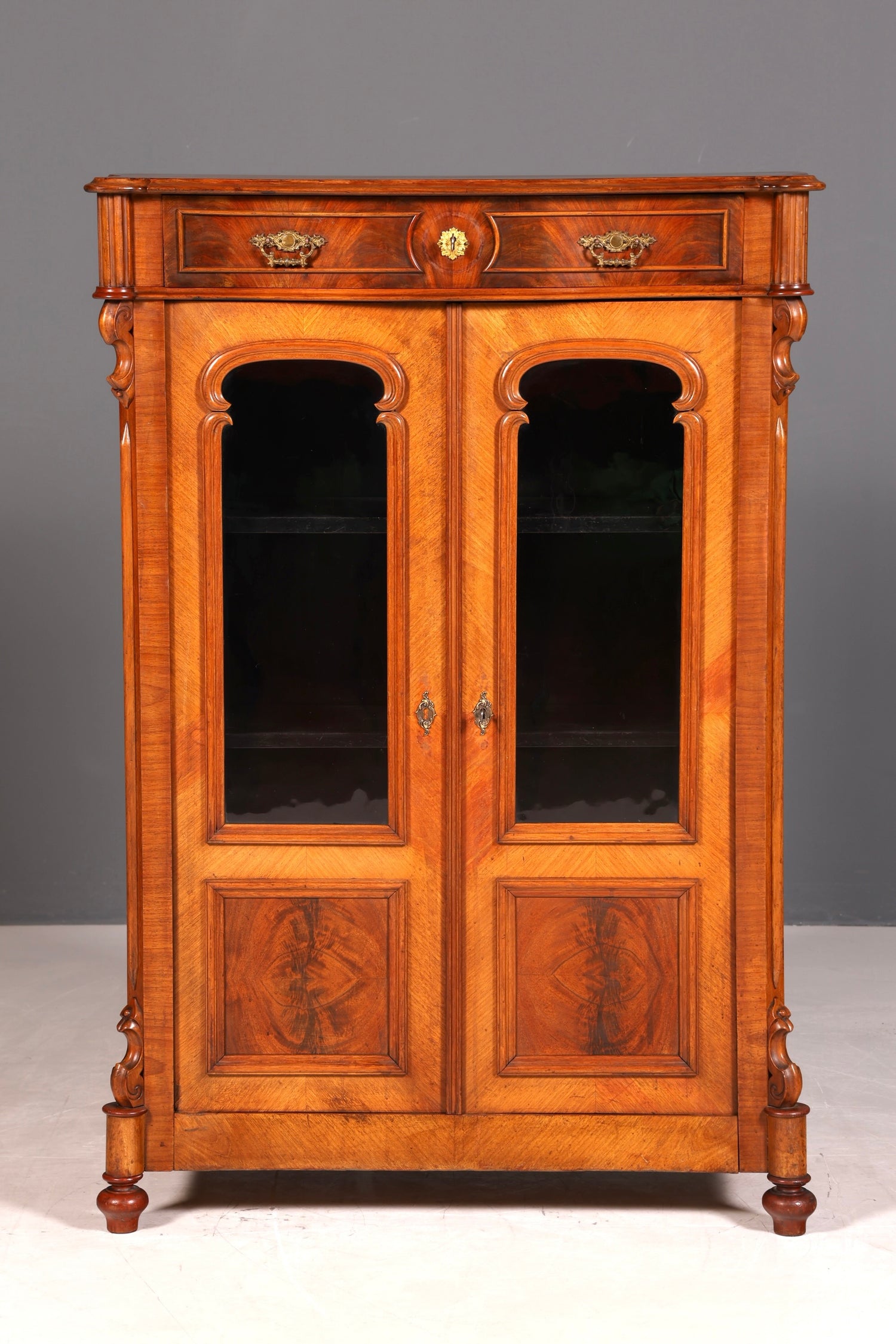 G322 Finish Edler Gründerzeit Vitrine um 1880 Schrank Antik Jugendstil Nussbaum Bücherregal (Kopie)