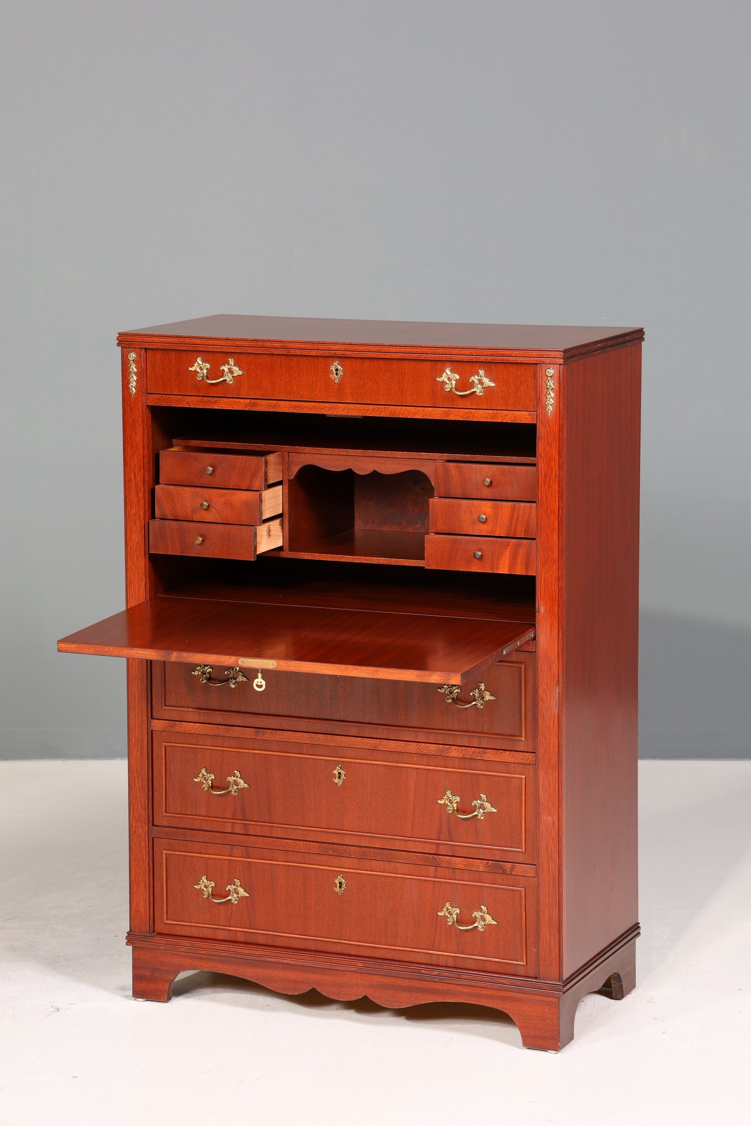 Stilvoller Sekretär im Englischen Stil Büro Vertiko Kommode Mahagoni Schreibkommode