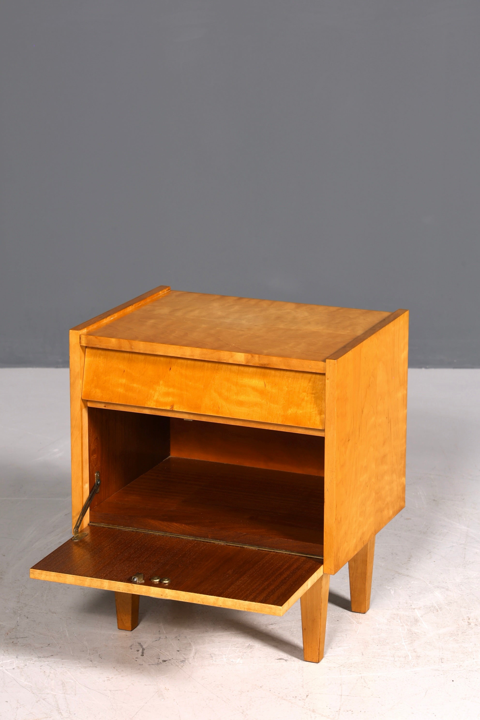 Schlichte Mid Century Kommode Vintage Klappschränkchen Danish Design Nachttisch 2 von 2