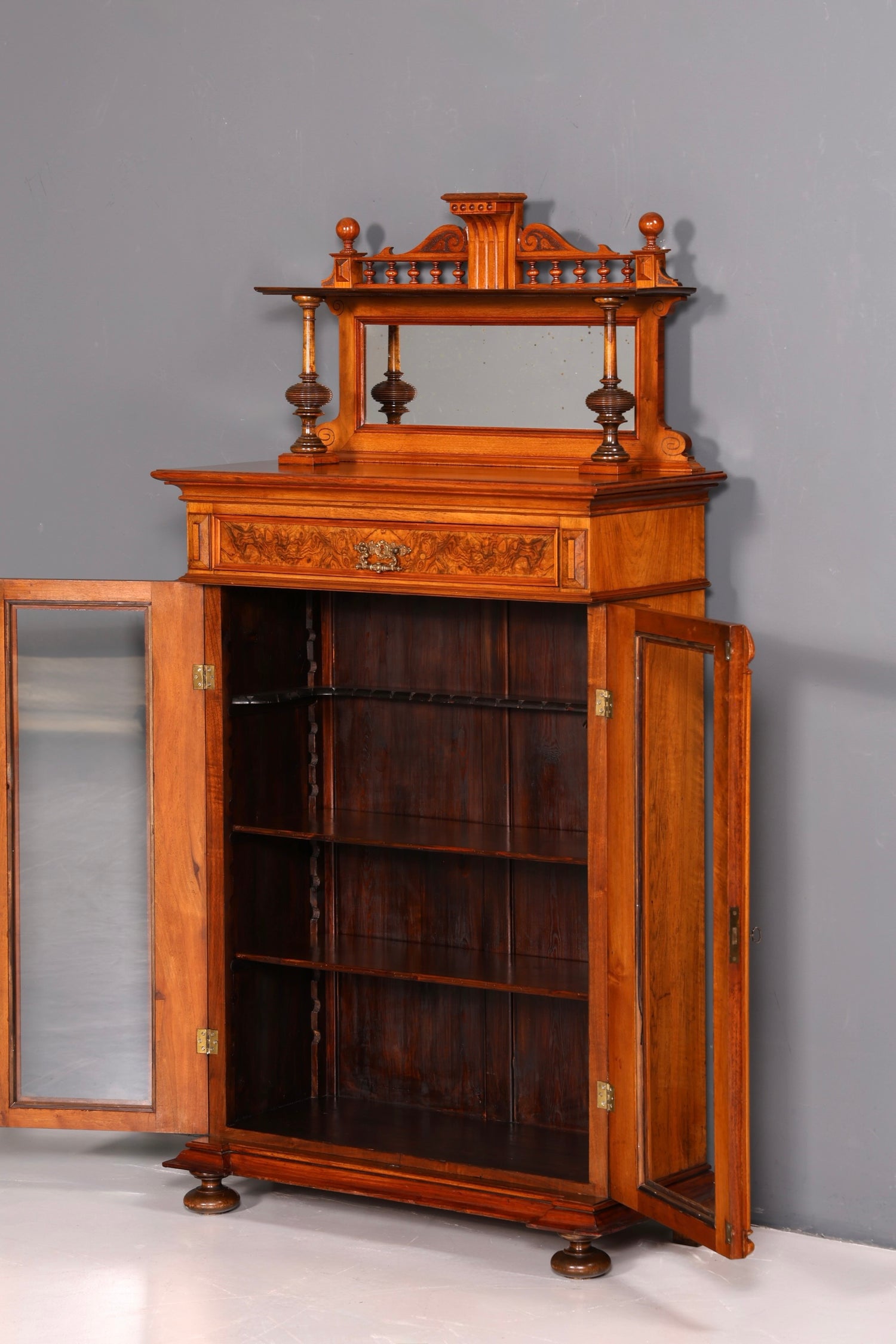 G249 Finish Edler Gründerzeit Vitrine um 1880 Schrank Antik Jugendstil Nussbaum Bücherregal (Kopie)