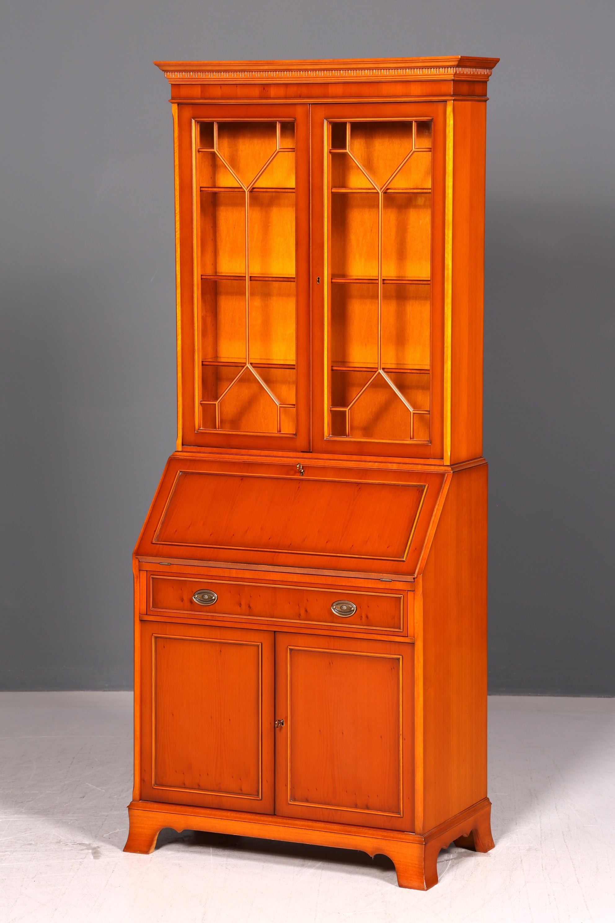 Edler Englischer Sekretär der Marke Heldense Eibe Aufsatzsekretär Schreibschrank Vitrine Bücherschrank Antik Vintage