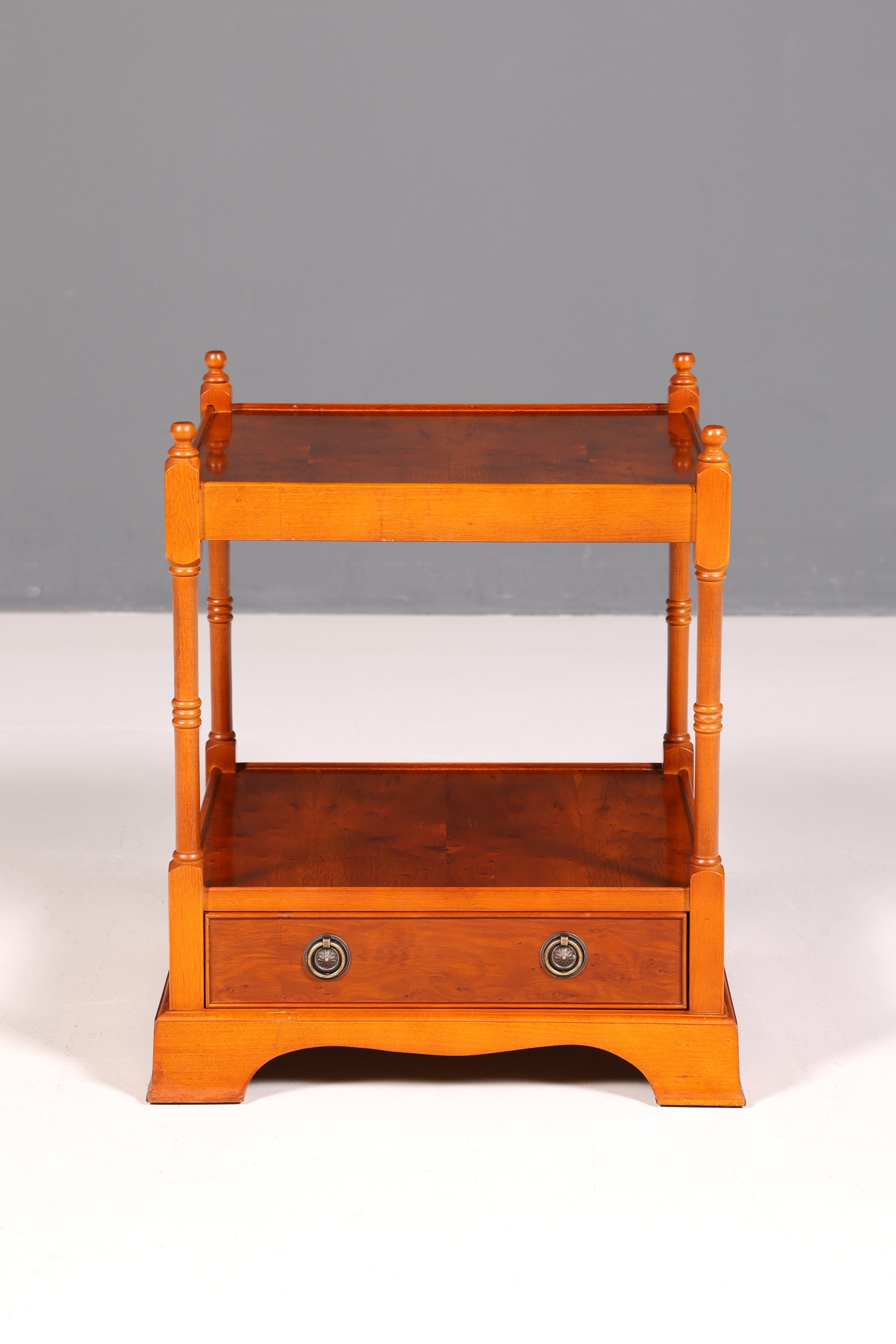 Traumhafter Englischer Antik Couchtisch Beistelltisch Regency Stil Ablagetisch Massivholz