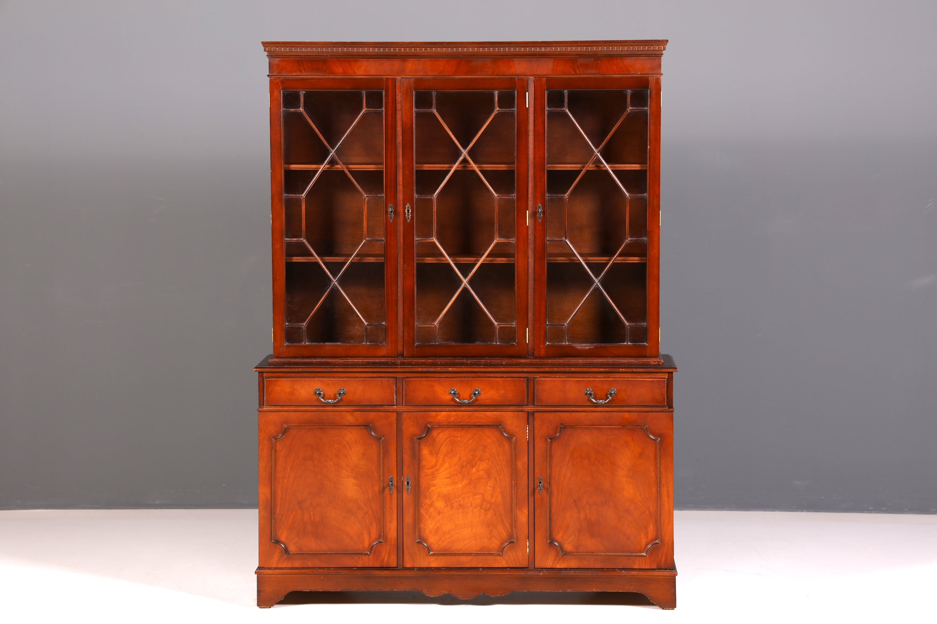 Wunderschöne Englische Vitrine Bibliothek Bücherschrank Buffet Schrank Antik 60s UK