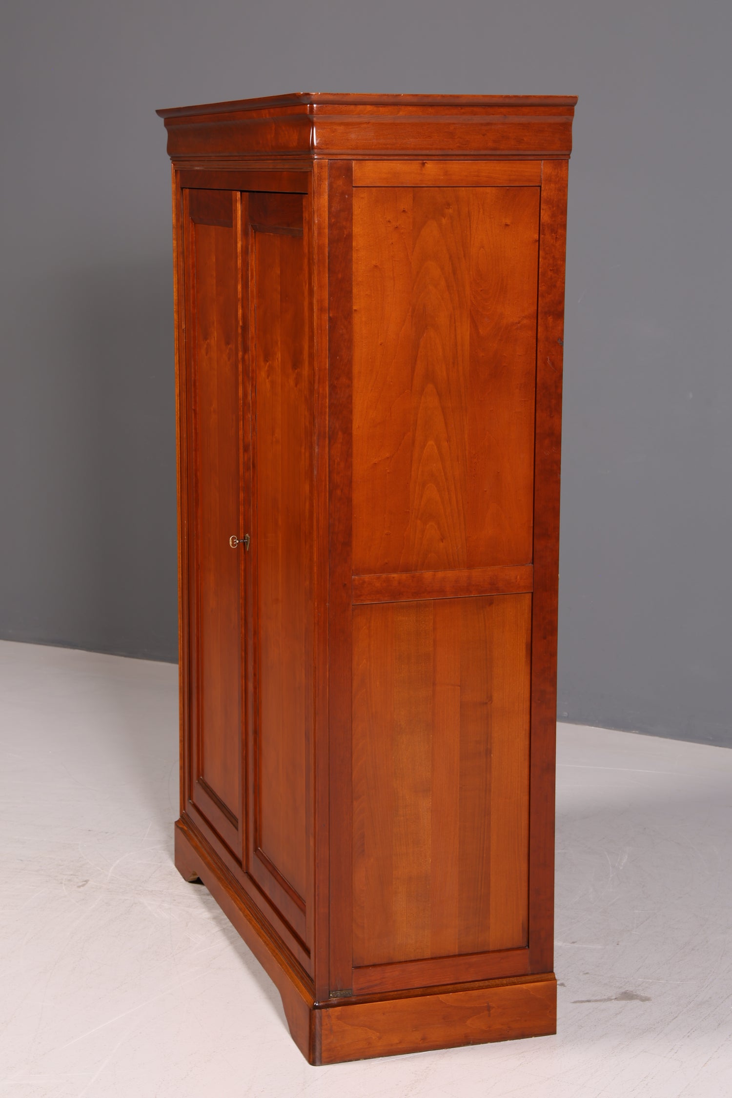 Edler Original Selva Kleiderschrank Kirschholz Dielenschrank Schlafzimmerschrank Wäscheschrank Italienische Möbel Vintage