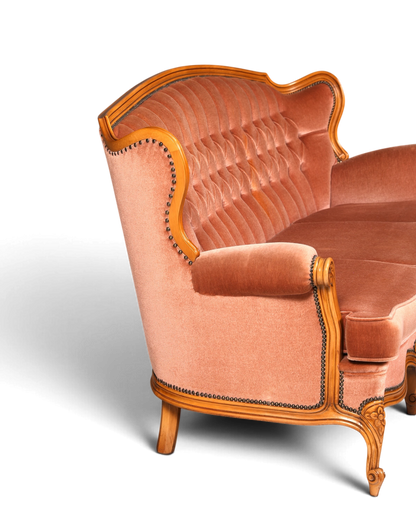 Hauptstadt Möblerei Chippendale 3-Sitzer Sofa in antikem Barock-Stil mit rosafarbenem Samtbezug und Holzrahmen
