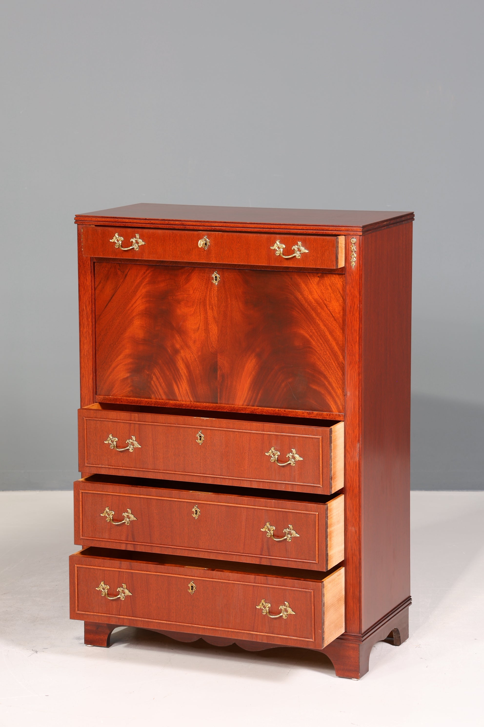 Stilvoller Sekretär im Englischen Stil Büro Vertiko Kommode Mahagoni Schreibkommode