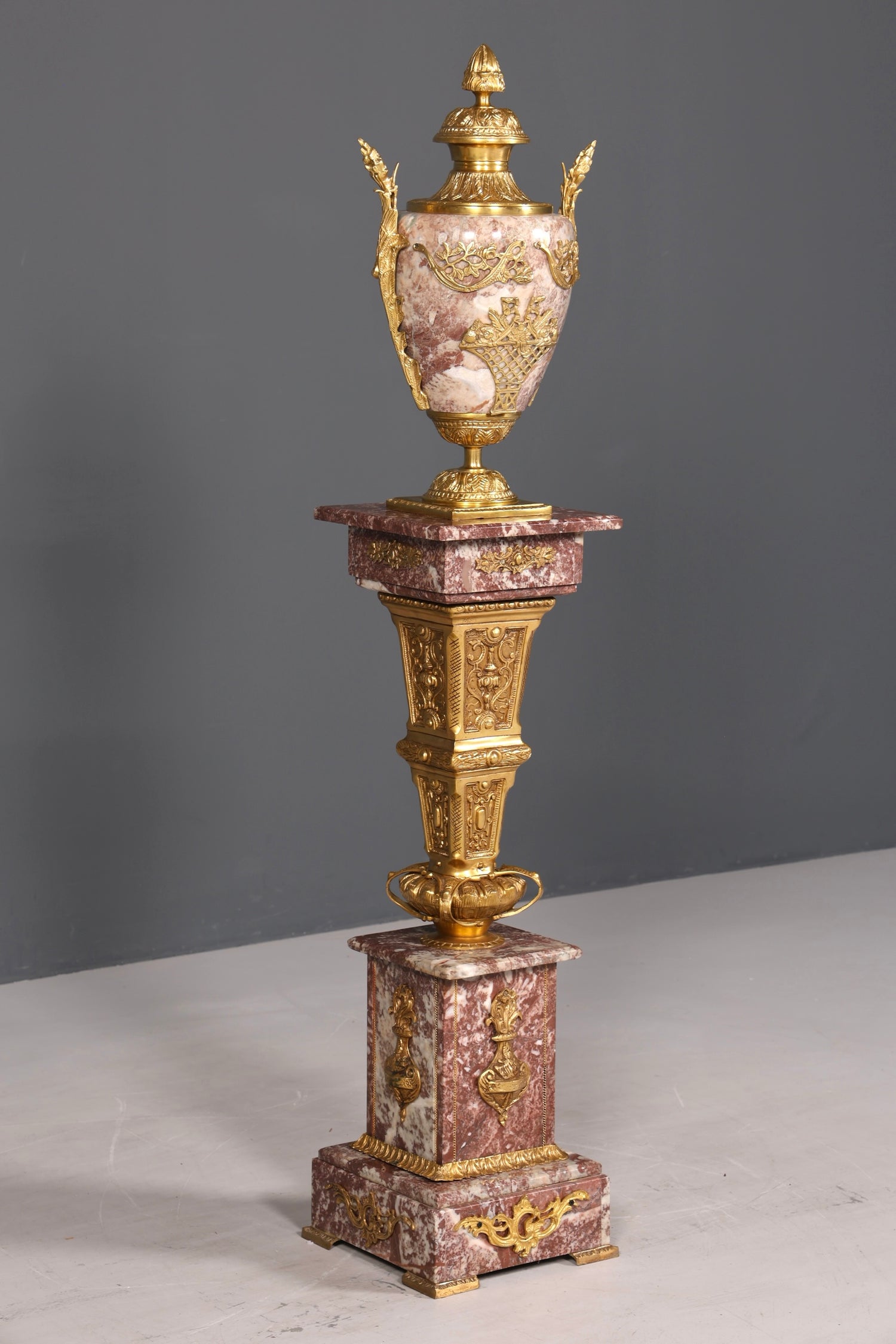 Wunderschöne Barock Stil Säule mit Vase Louis XV Marmor Naturstein Blumensäule Sockel Ablage