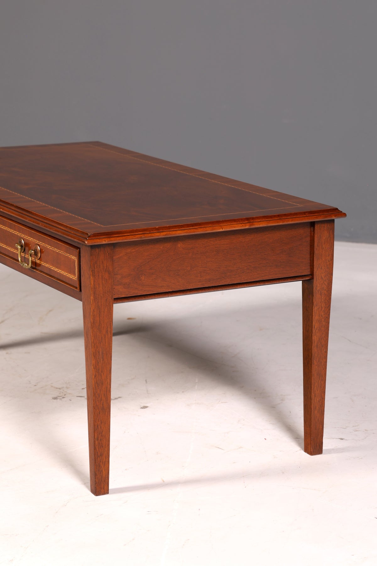 Prachtige Engelse salontafel van mahonie, bijzettafel van echt hout, aflegtafel, woonkamer­tafel