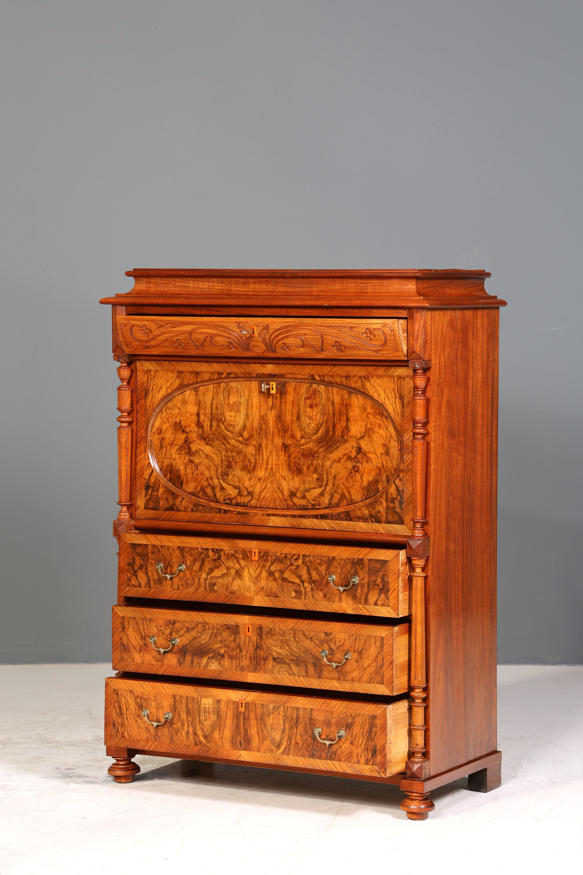 Traumhafter Louis Philippe Sekretär um 1870 Vertiko Nussbaum Highboard Kommode Sekretär Schrank