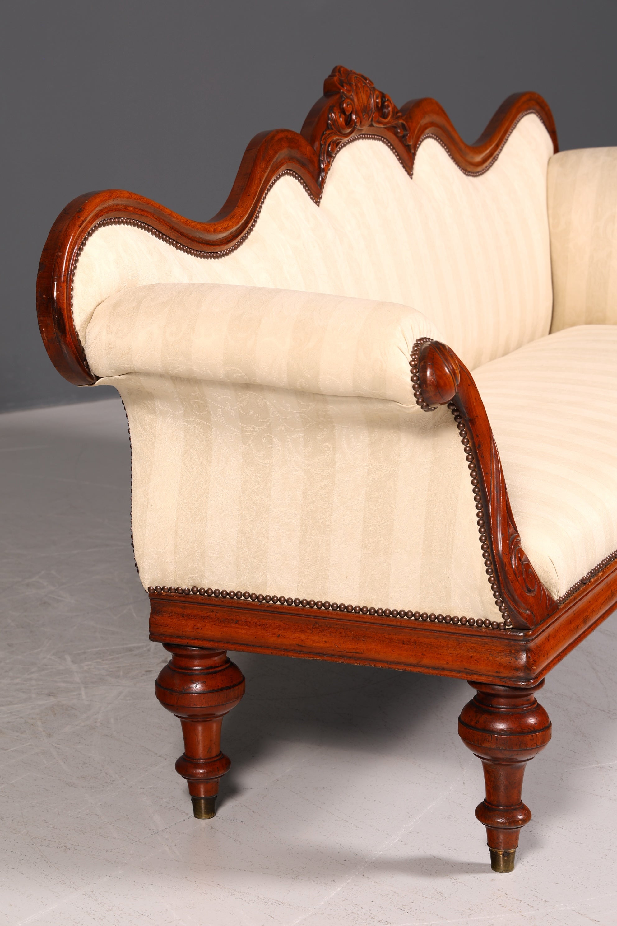 Wunderschönes Original Biedermeier Sofa Antik Louis Philippe Couch 3-Sitzer Creme Gestreift Polstersofa Récamiere