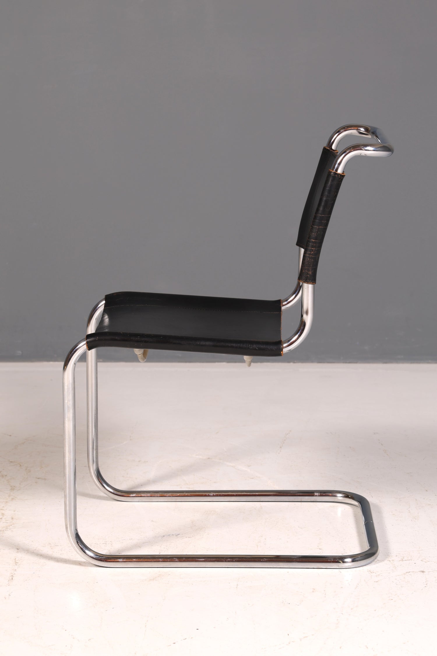 Edler Original Thonet Freischwinger Stuhl Chrom Leder Schwarz Bauhaus Designklassiker Vintage Kragstuhl Esszimmer Stuhl Vintage 1 von 2