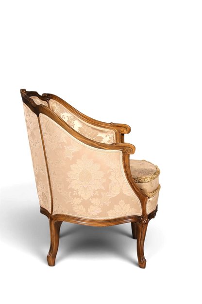 Hauptstadt Möblerei Chippendale Armlehnsessel im Barockstil mit beigem Samtbezug und geschwungenem Holzrahmen
