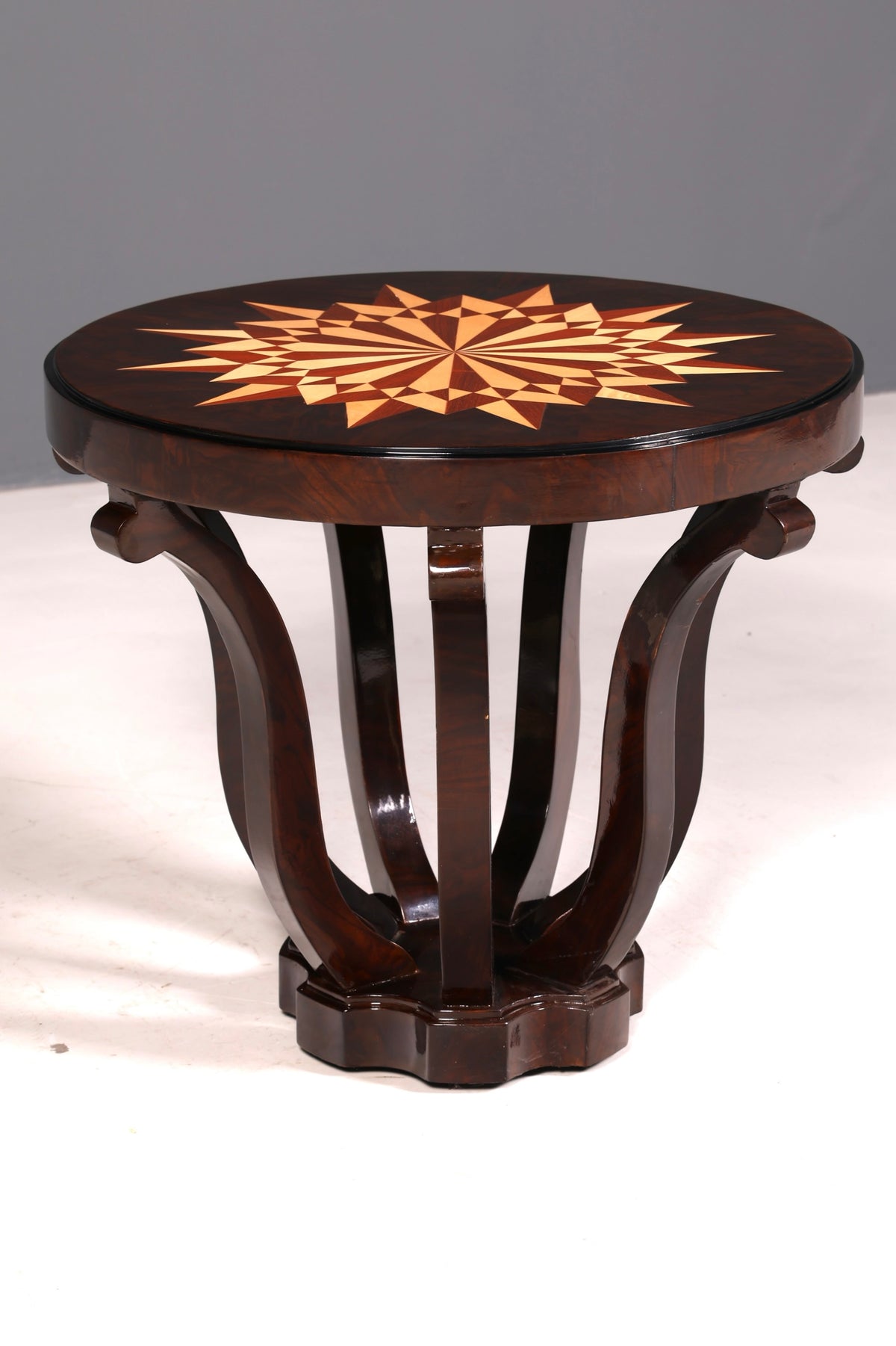 Beautiful Art Deco-style coffee table, antique-style luxury side table, living room accent table