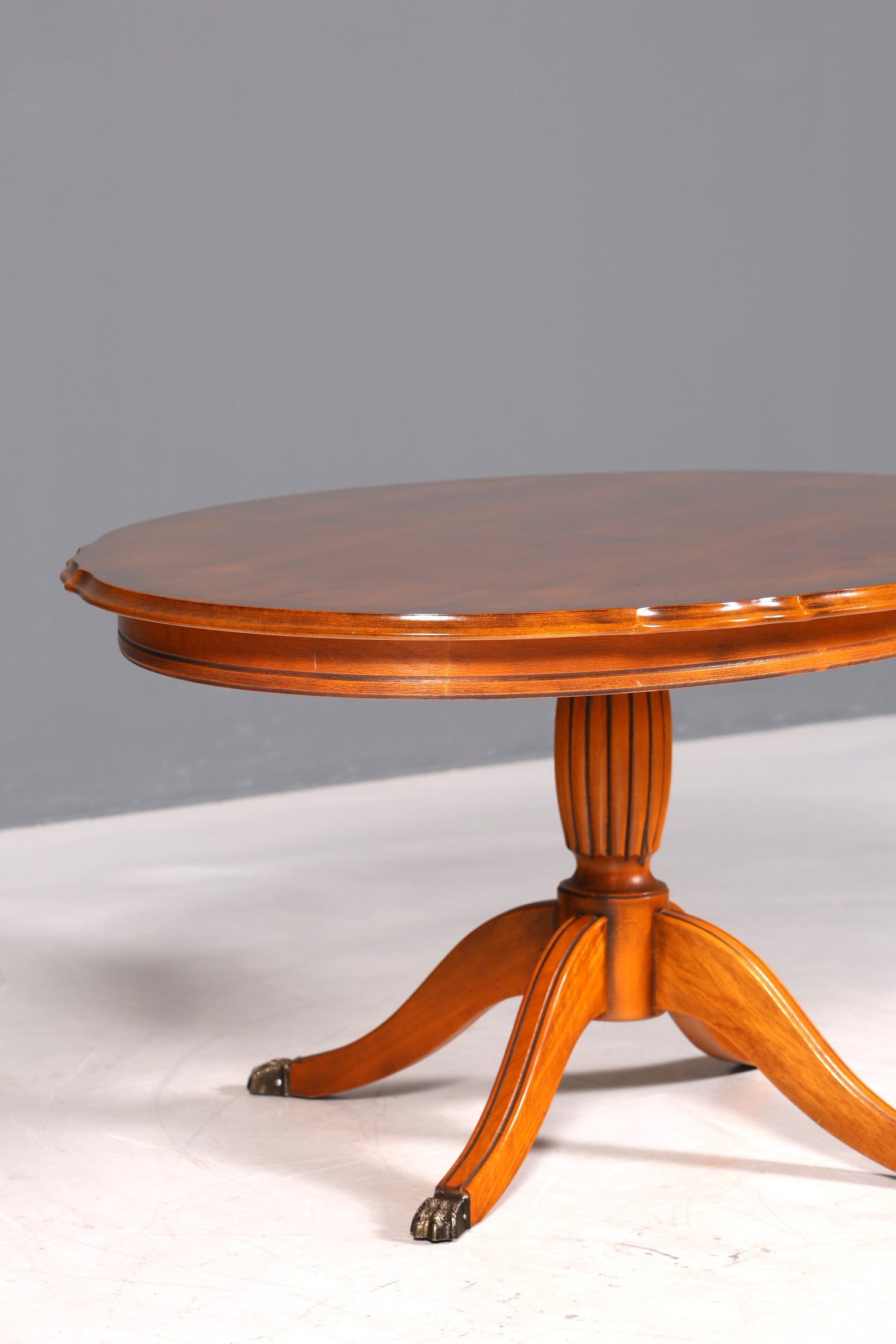 Beautiful English coffee table, antique style, yew wood, side table, Regency style