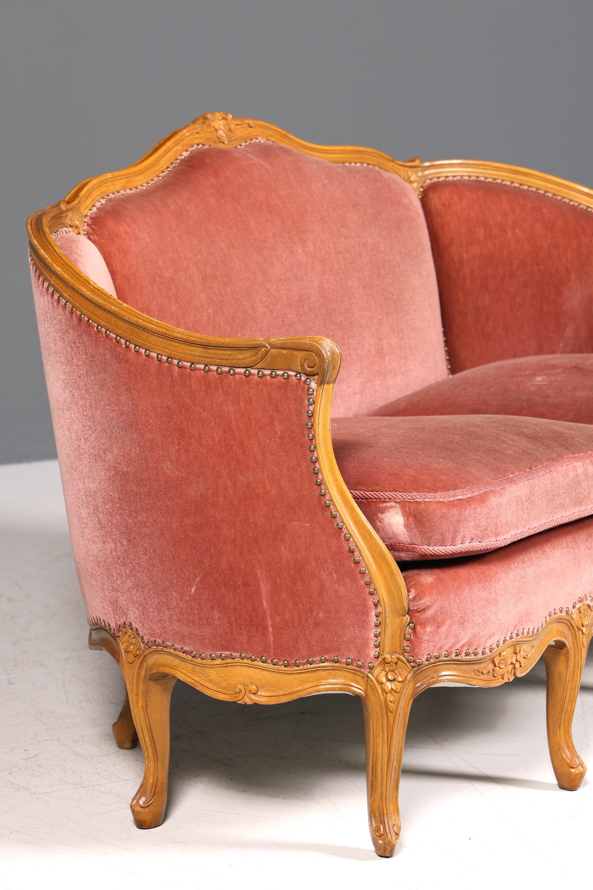 Beautiful Chippendale sofa, Baroque style couch, velvet fabric, 2-seater chaise longue