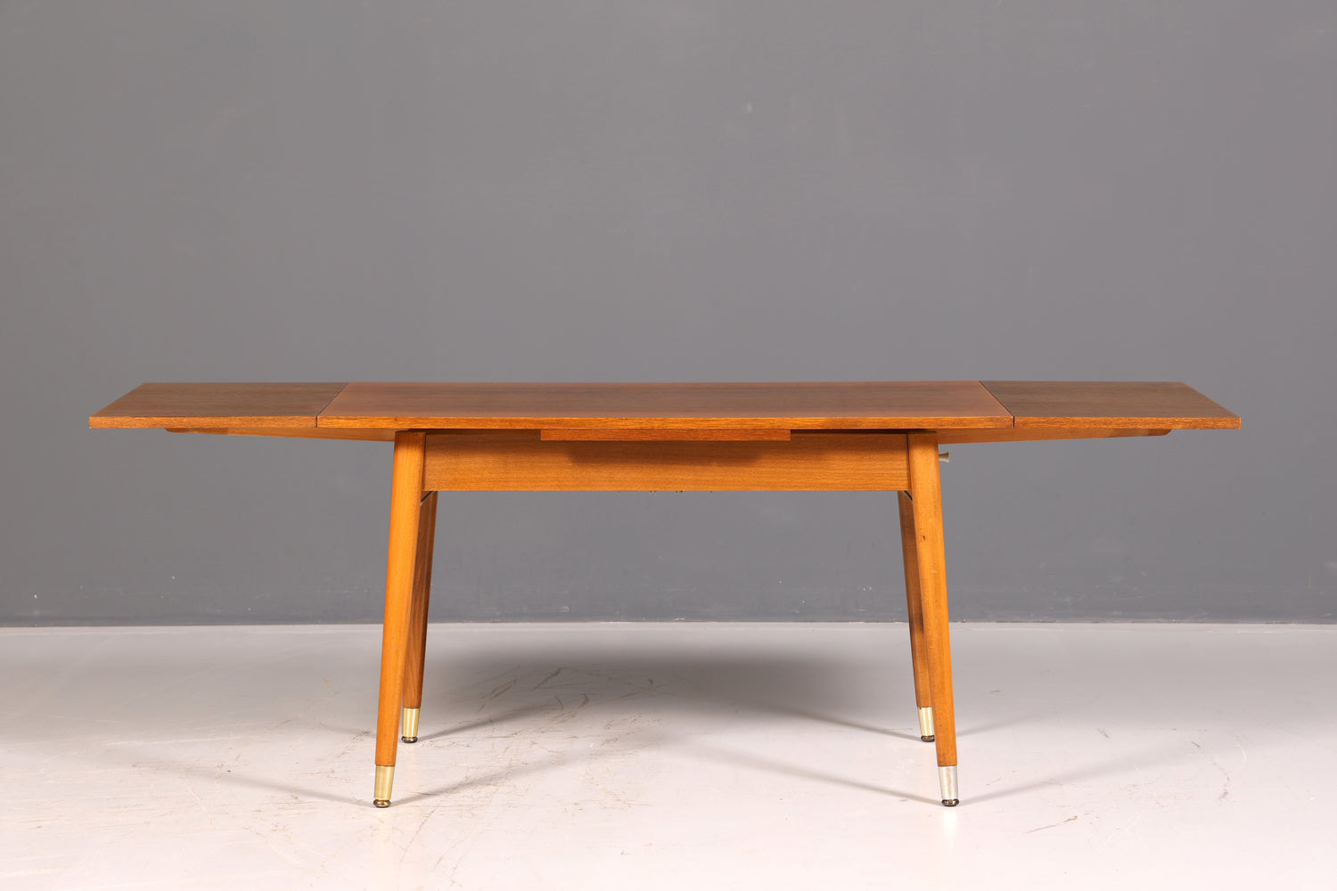 Prachtige midcentury-keukentafel, vintage uitschuifbare en in hoogte verstelbare eettafel uit de jaren 60 van hout