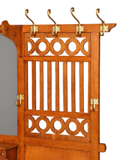 Hauptstadt Möblerei Wandgarderobe aus Eichenholz mit dekorativen Kreismustern und goldenen Messinghaken