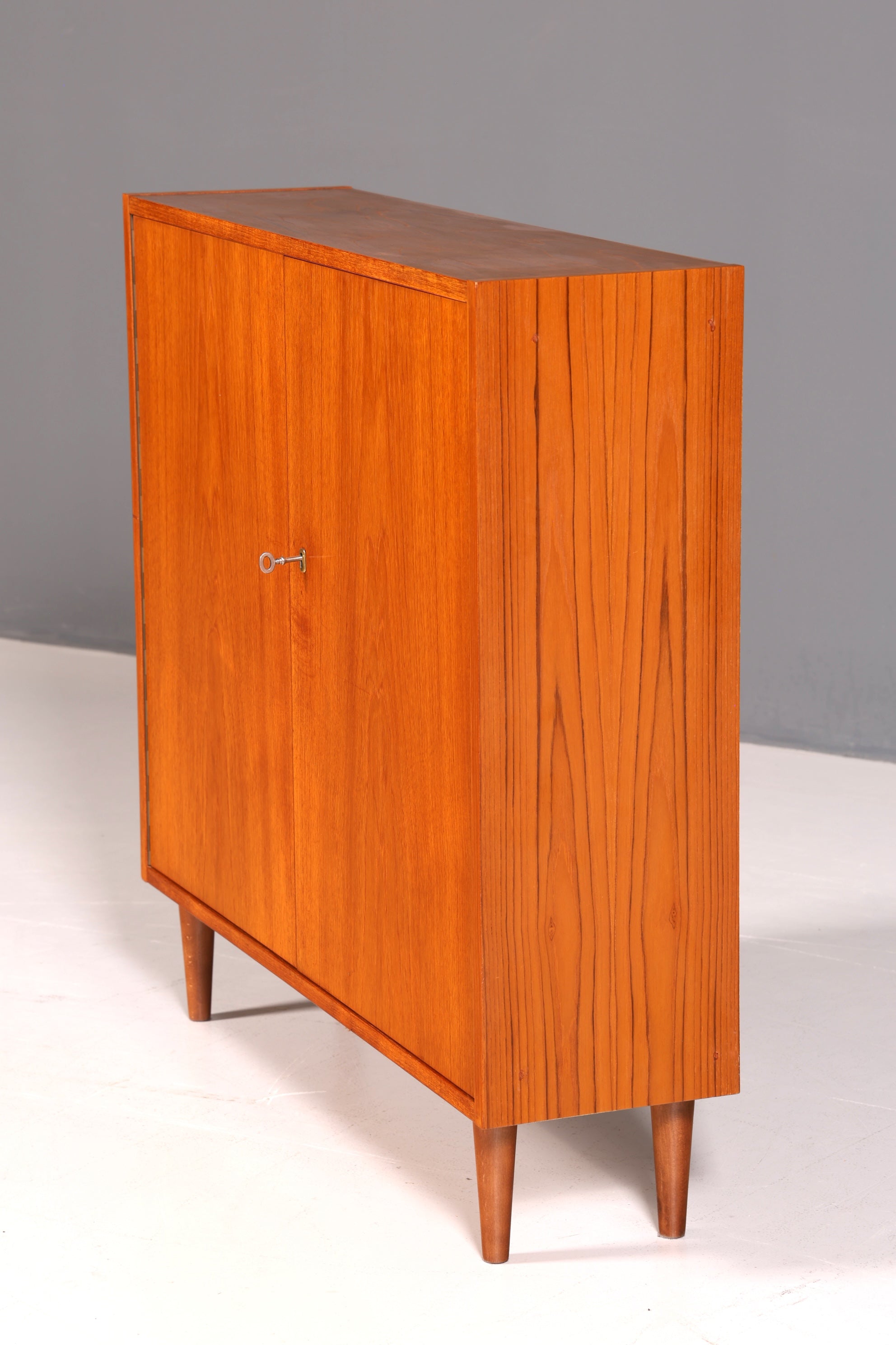 Wunderschöner Hellerau Schrank Mid Century Highboard Vintage Vertiko Kleiderschrank 60s
