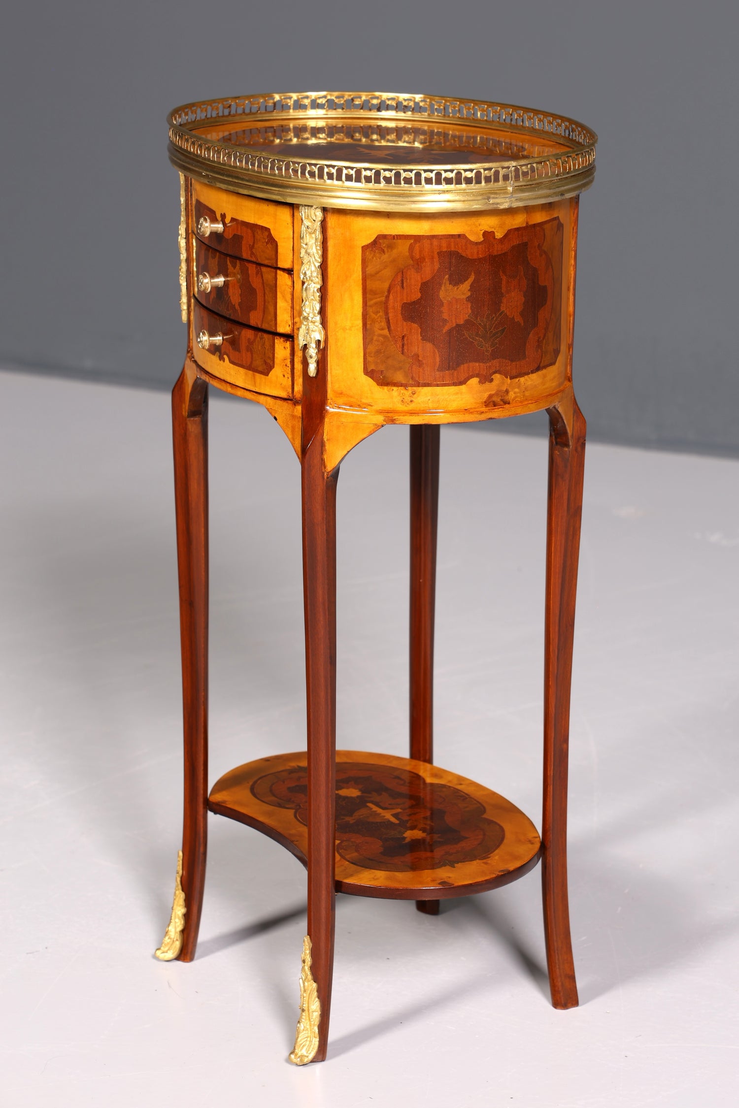 Traumhafter Barock Louis XV Stil Beistelltisch Ablagetisch massiv Kommode Antik Stil