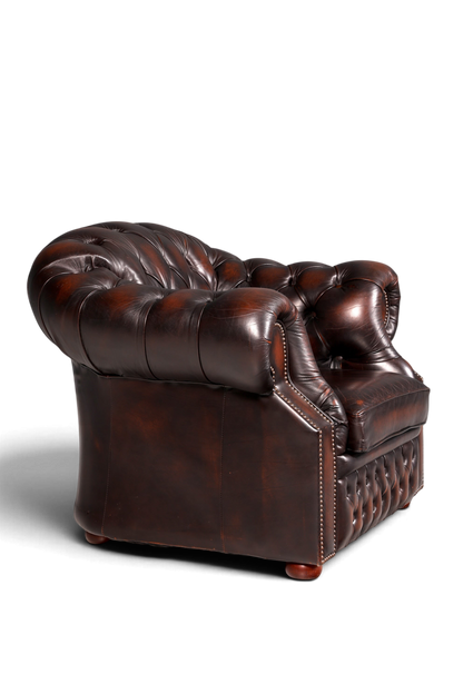 Hauptstadt Möblerei Chesterfield Centurion Sessel aus braunem Echtleder mit klassischer Knopfheftung und Armlehnen