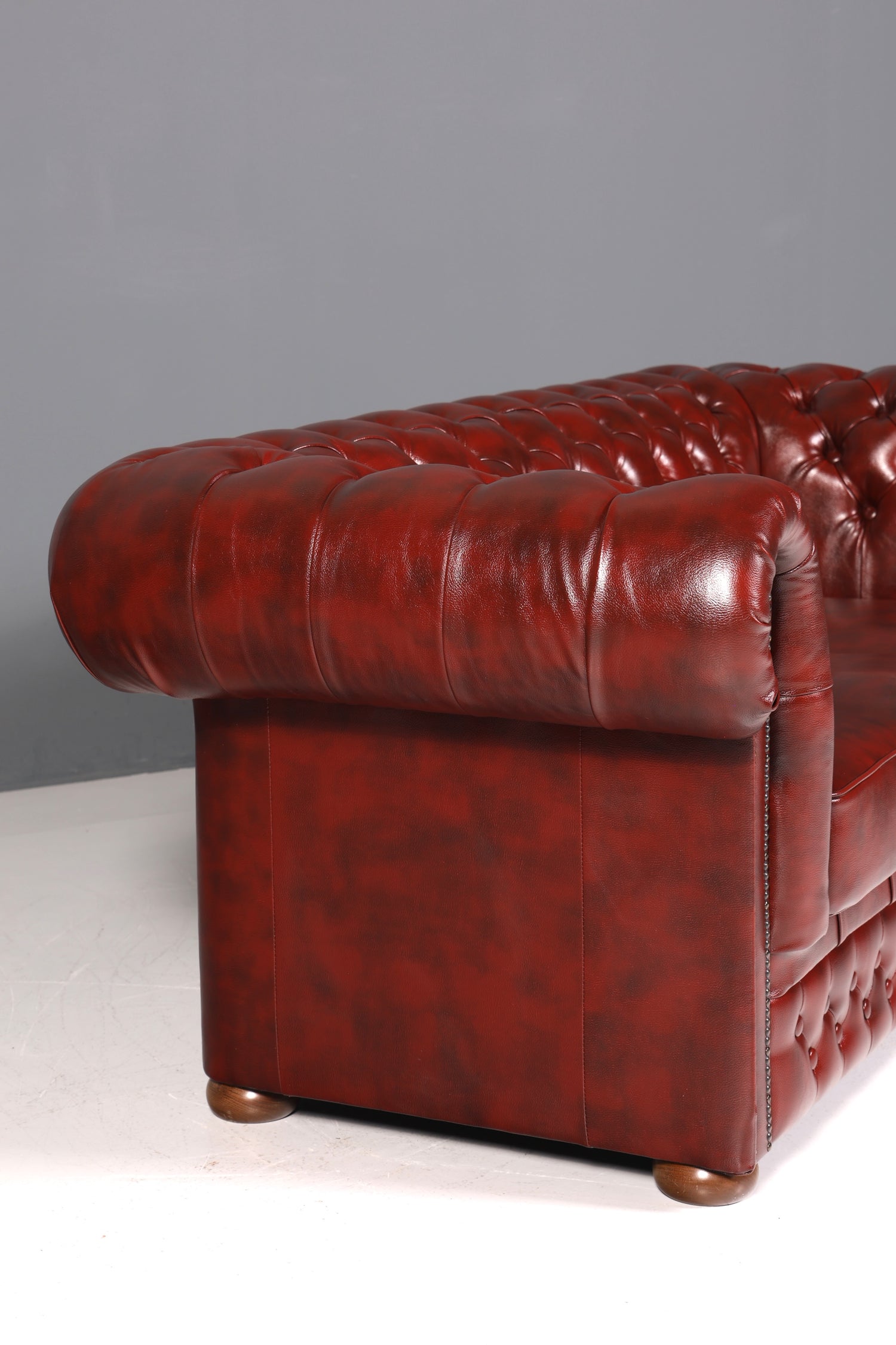 Wunderschönes Original Chesterfield Sofa 3- Sitzer echt Leder Oxblood Couch Englisch