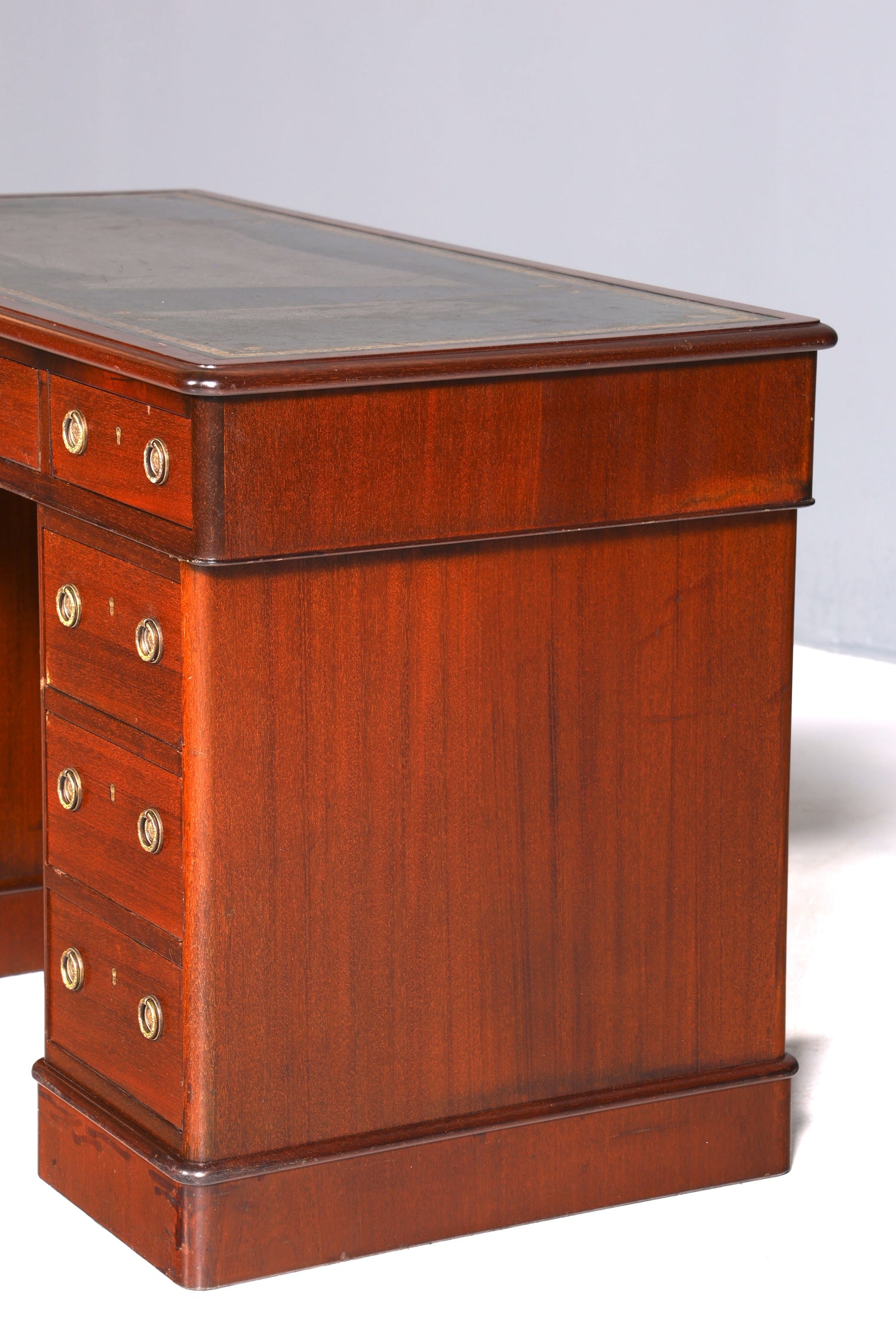 Dreamlike English desk with genuine leather top, antique style office desk