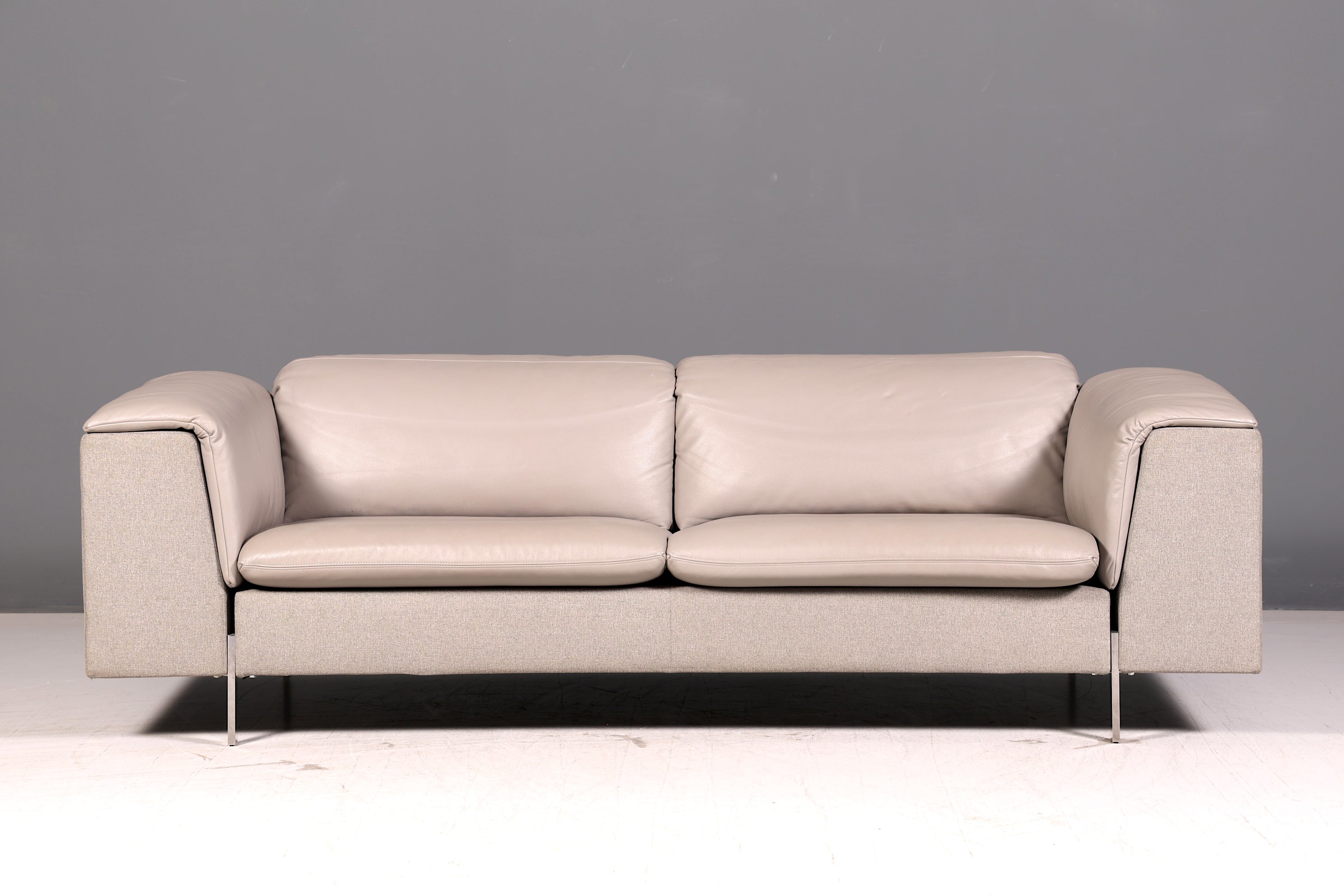 Wunderschönes Sofa der Marke Ligne Roset Grau Echtleder &amp; Stoff Couch Designer Sofa Wohnzimmer