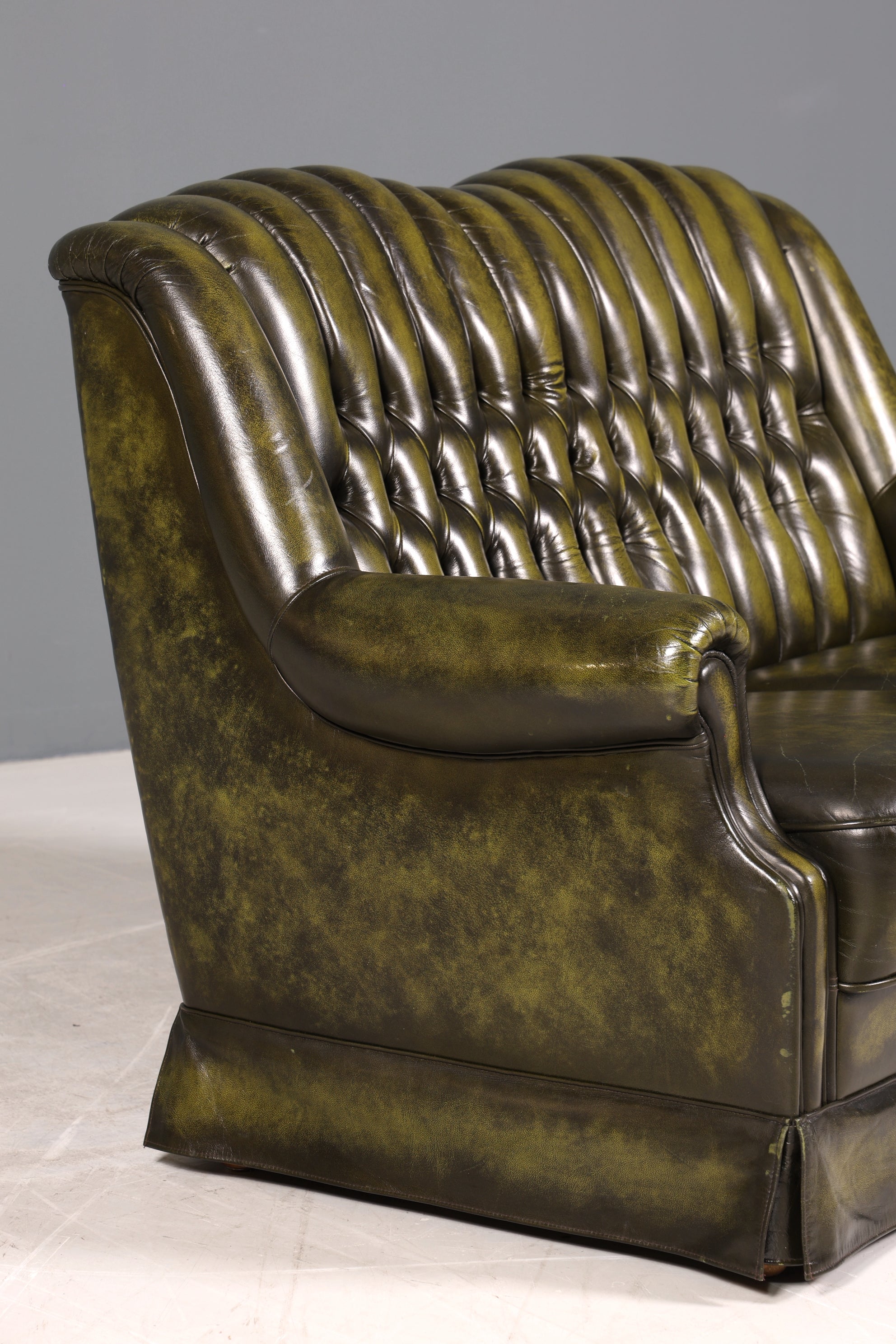 Wunderschönes Original Chesterfield 2er Sofa Englisch Leder 2- Sitzer Couch