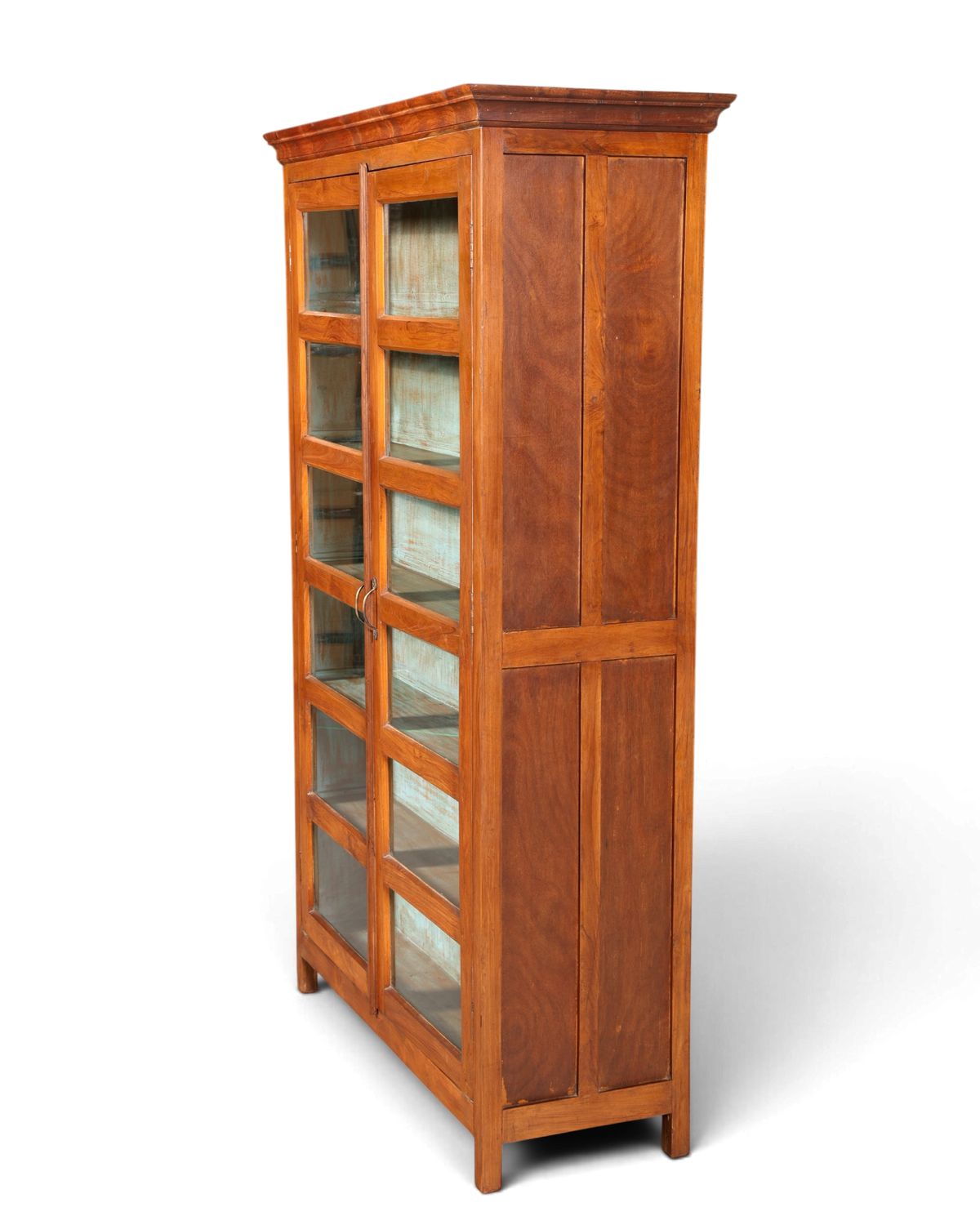 Hauptstadt Möblerei Vitrine aus massivem Holz im Kolonialstil mit Glastüren und hellblauem Innenraum