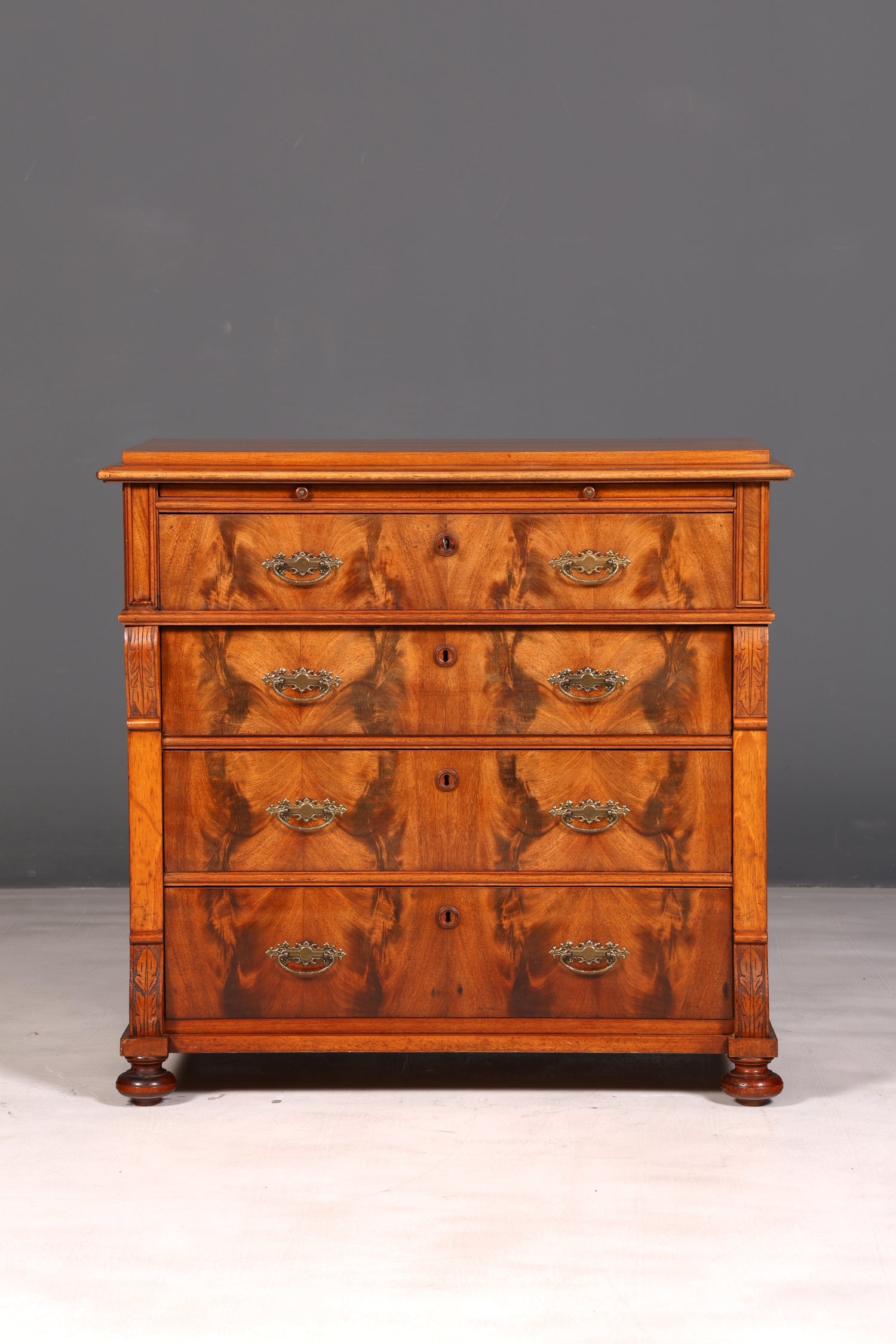 Prachtige commode uit de Gründerzeit in Louis-Philippe-stijl, antiek dressoir, ladenkast, linnenkast van massief hout