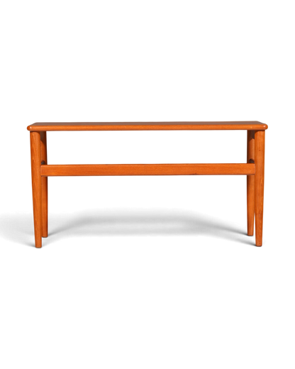 Hauptstadt Möblerei mid-century tarzı, konik ayaklı ve alt raflı vintage teak ağacı orta sehpa