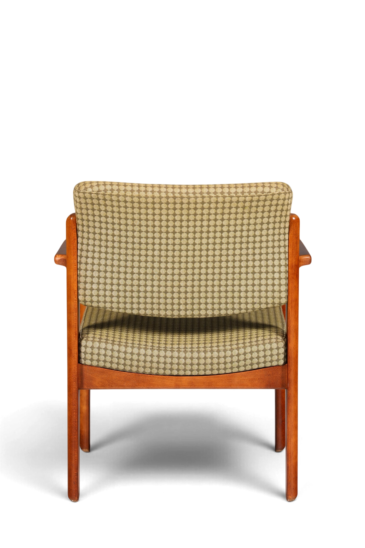 Hauptstadt Möblerei Mid Century Armlehnstuhl aus Holz mit gemustertem Stoffbezug in Vintage-Optik, Rückansicht