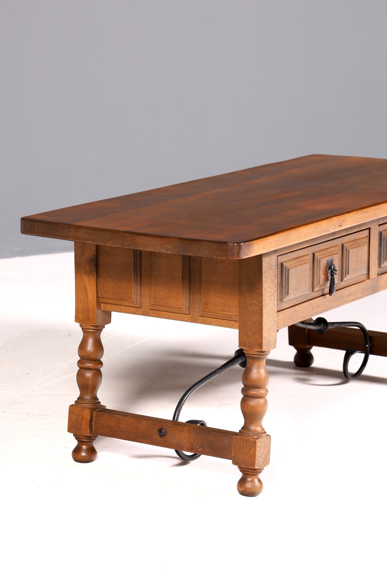Beautiful Spanish table, real wood coffee table, rustic Spanish side table