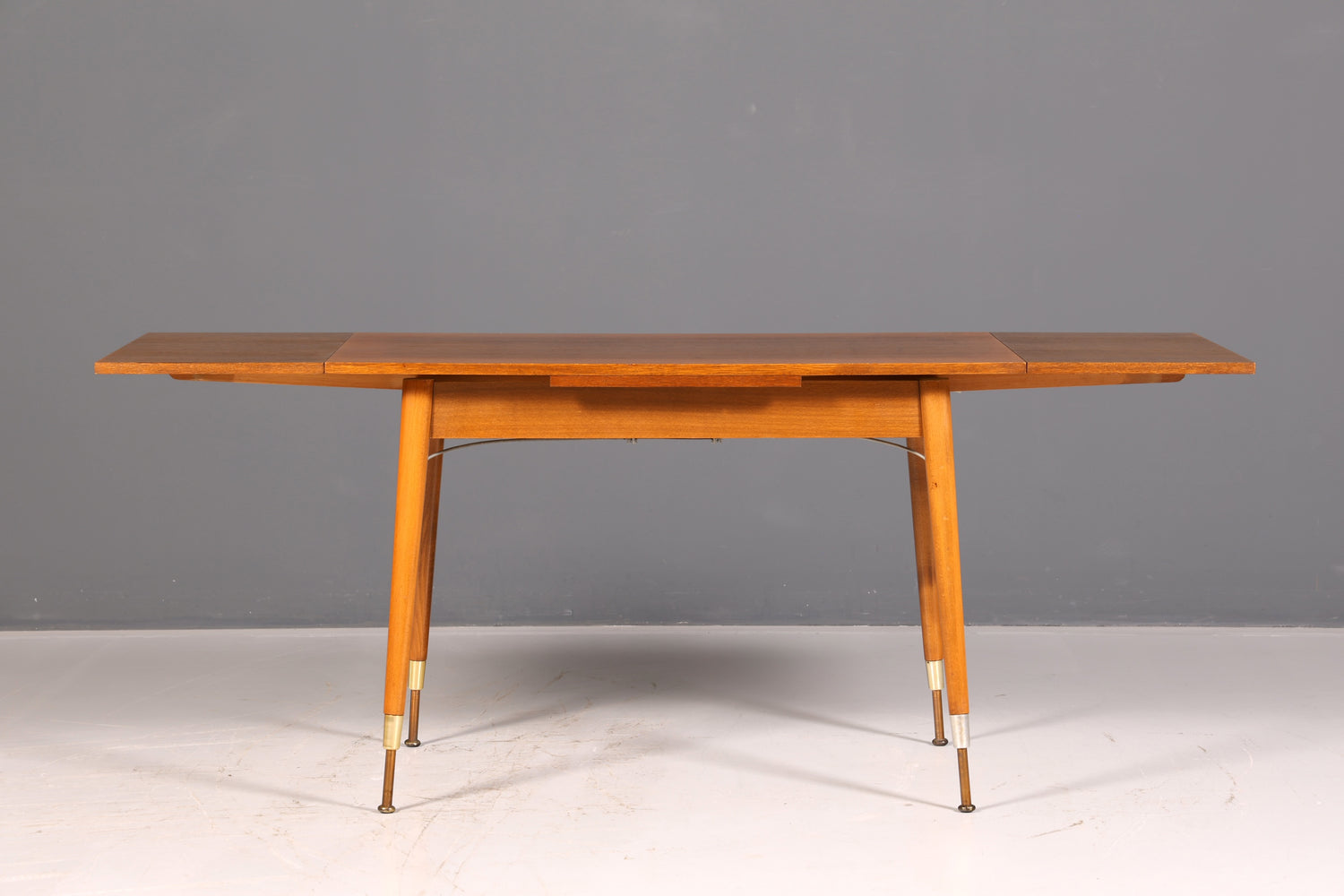 Prachtige midcentury-keukentafel, vintage uitschuifbare en in hoogte verstelbare eettafel uit de jaren 60 van hout