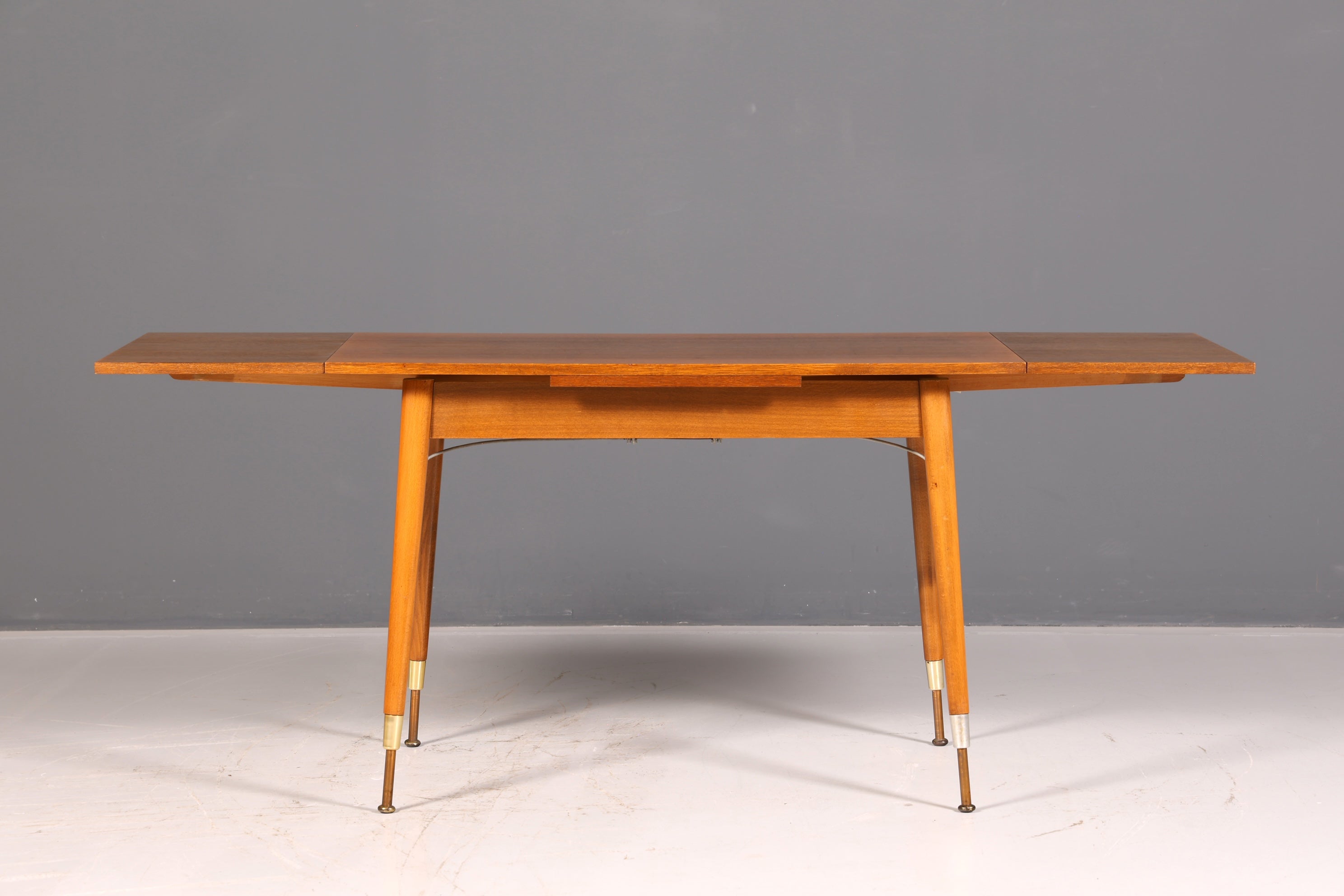 Prachtige midcentury-keukentafel, vintage uitschuifbare en in hoogte verstelbare eettafel uit de jaren 60 van hout