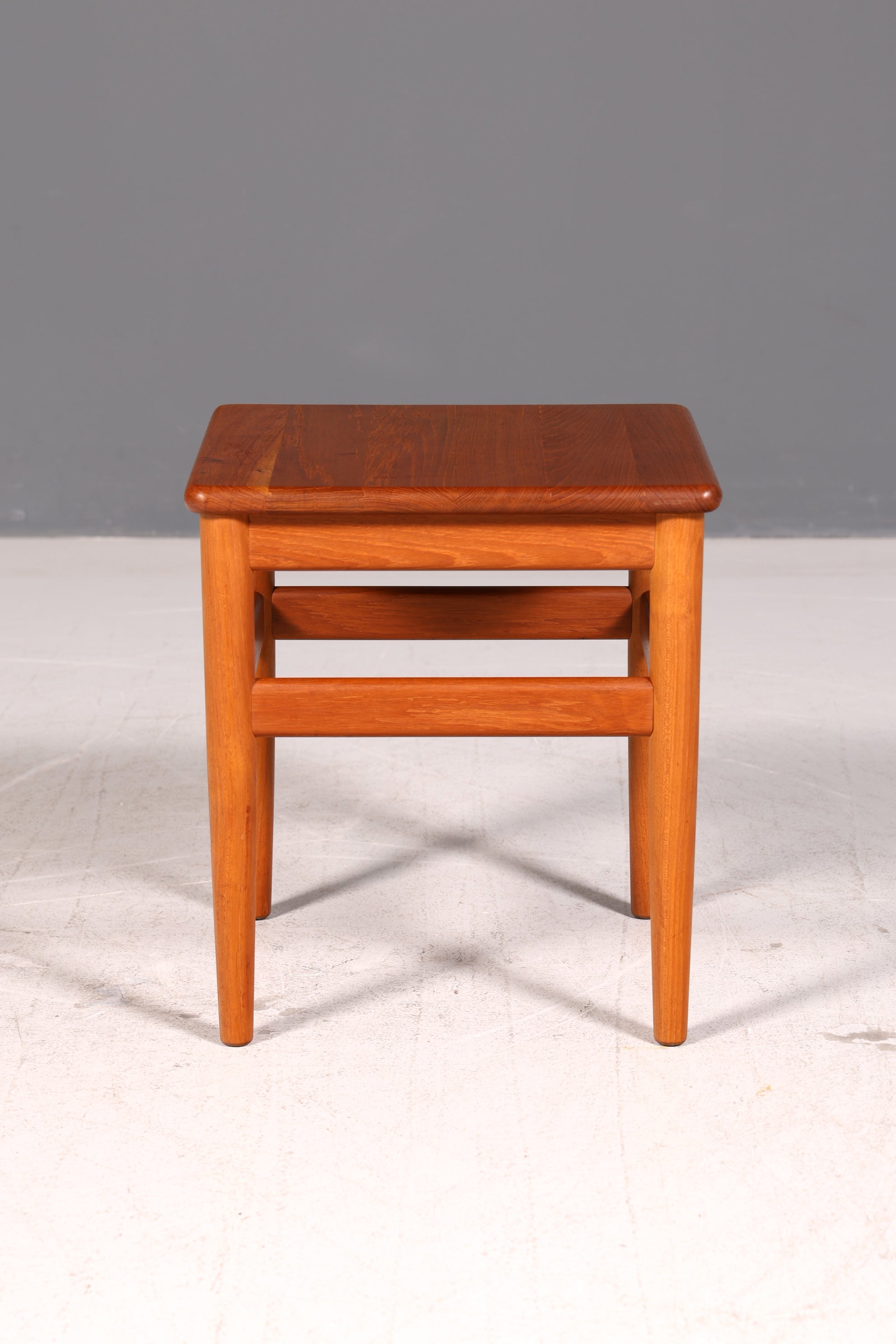 Edler Mid Century Teak Beistelltisch Dänisch Blumenhocker Ablagetisch Vintage 60er Danish Design Tisch 1 von 2